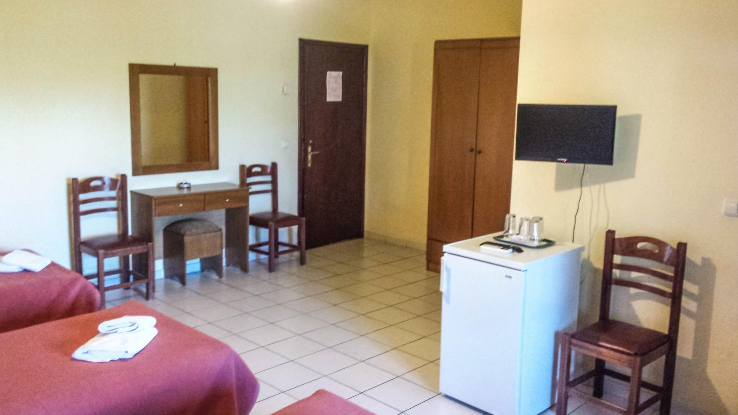 Quadruple Room with Meteora View - Photo 6