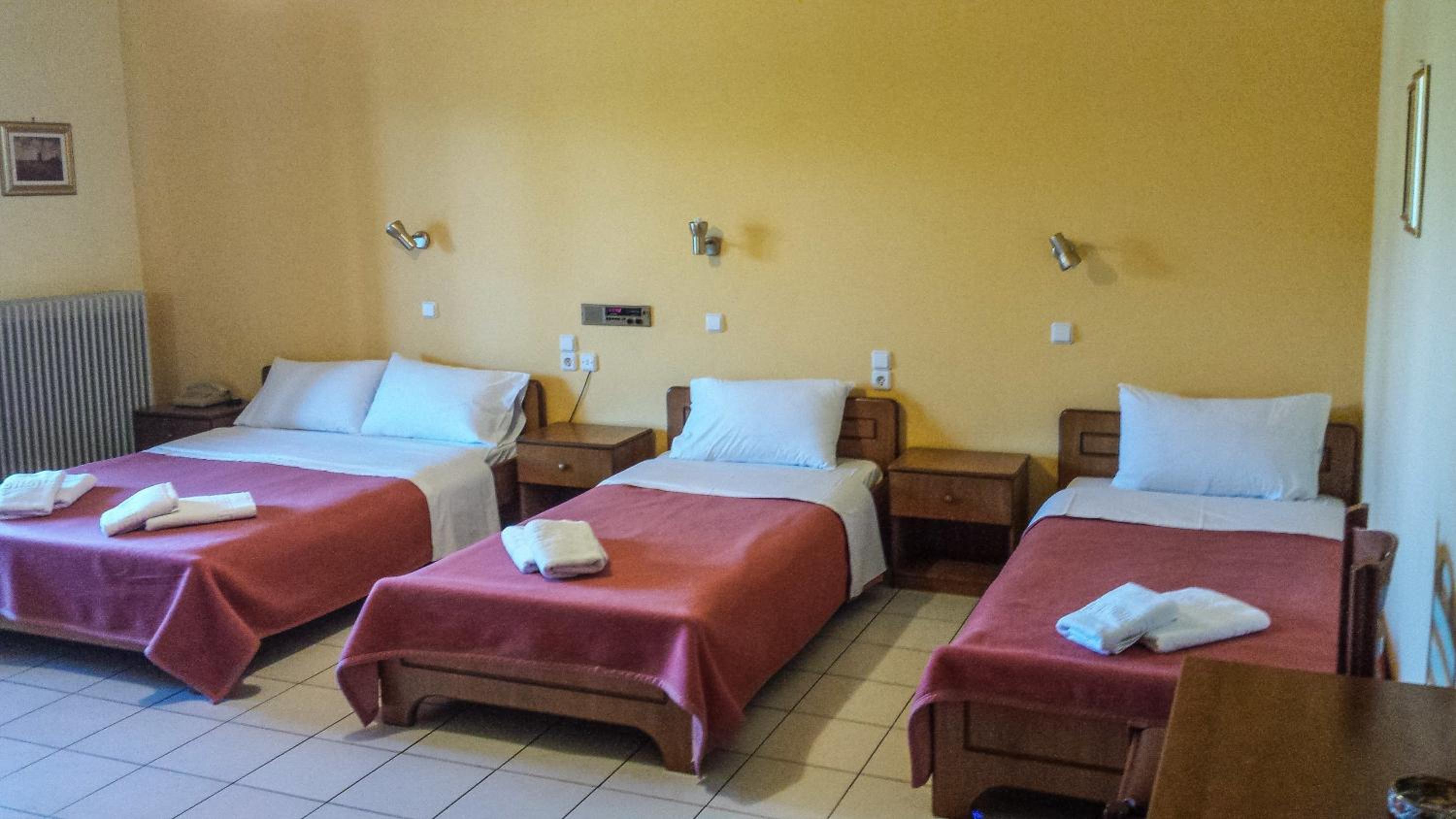 Quadruple Room with Meteora View - Photo 3