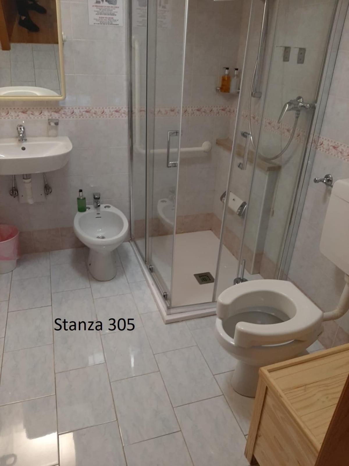 Economy Triple Room - Photo 3
