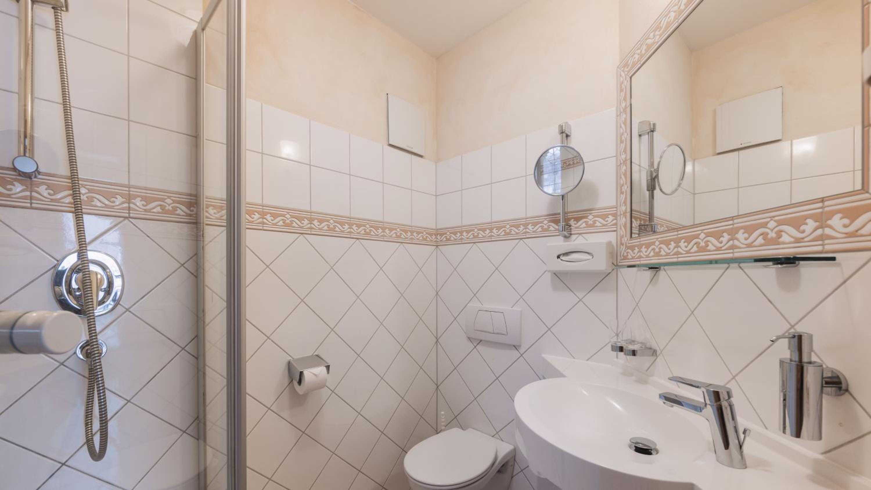 Suite - Photo 2