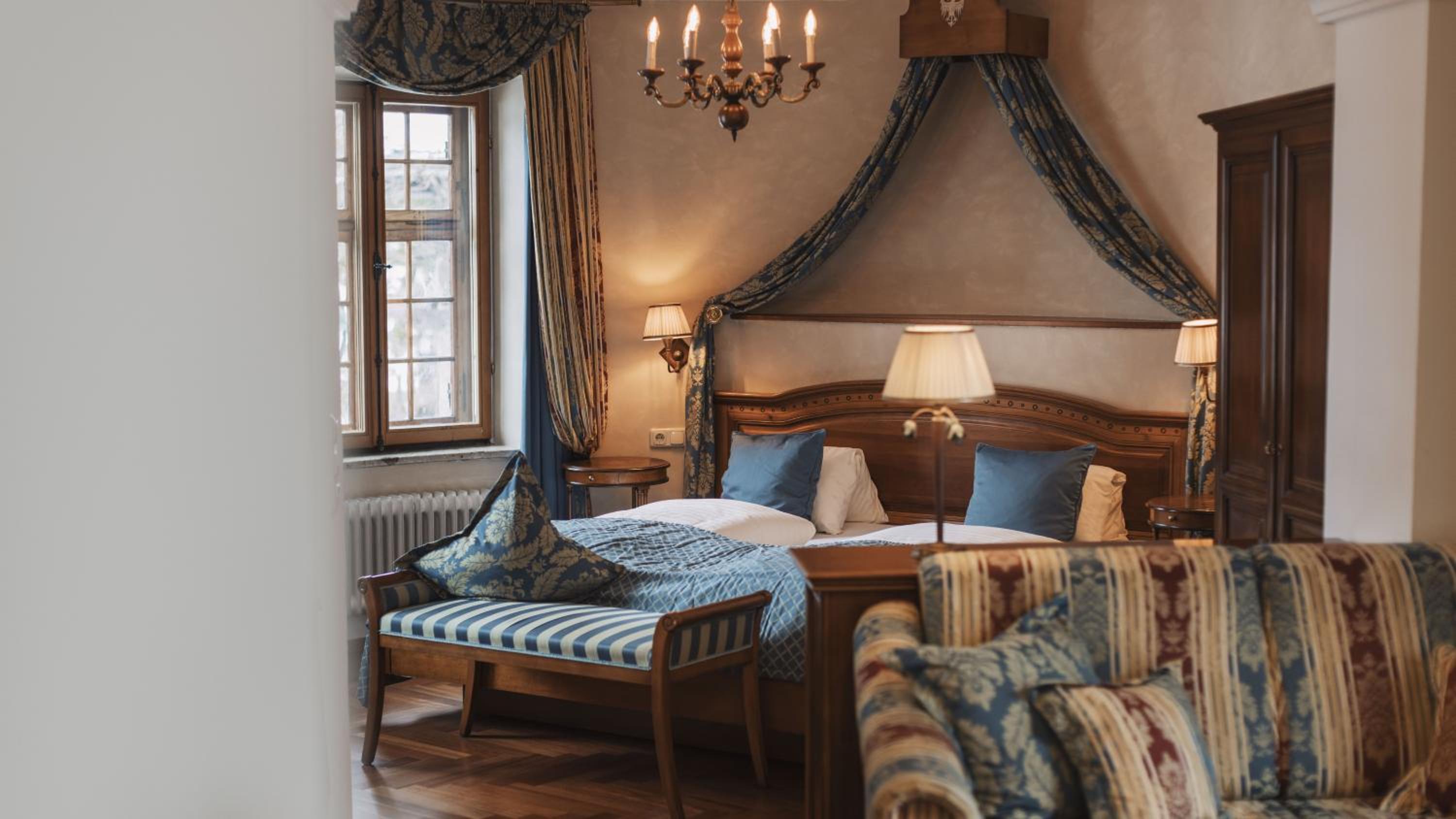 Suite - Photo 1