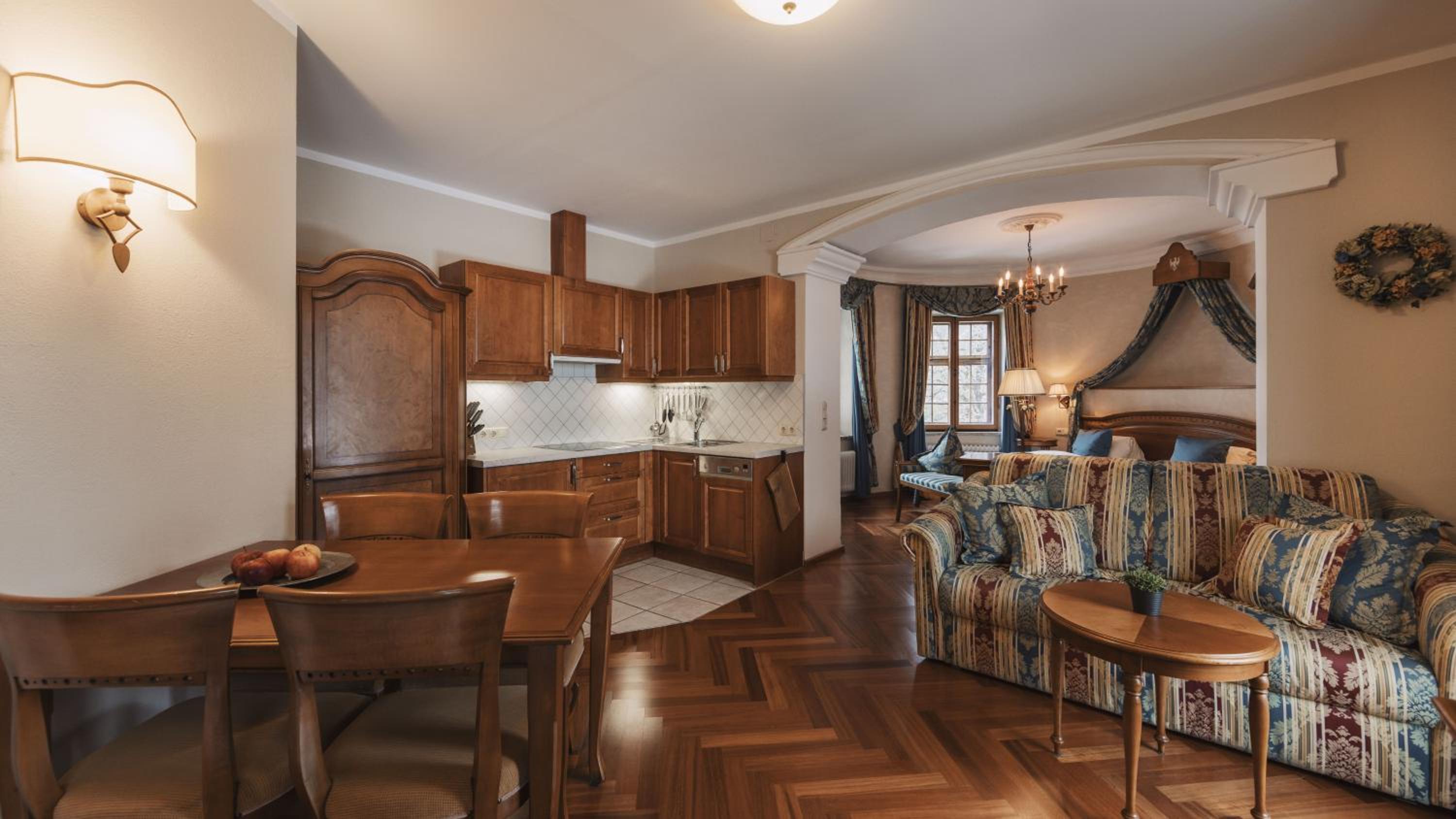 Suite - Photo 10
