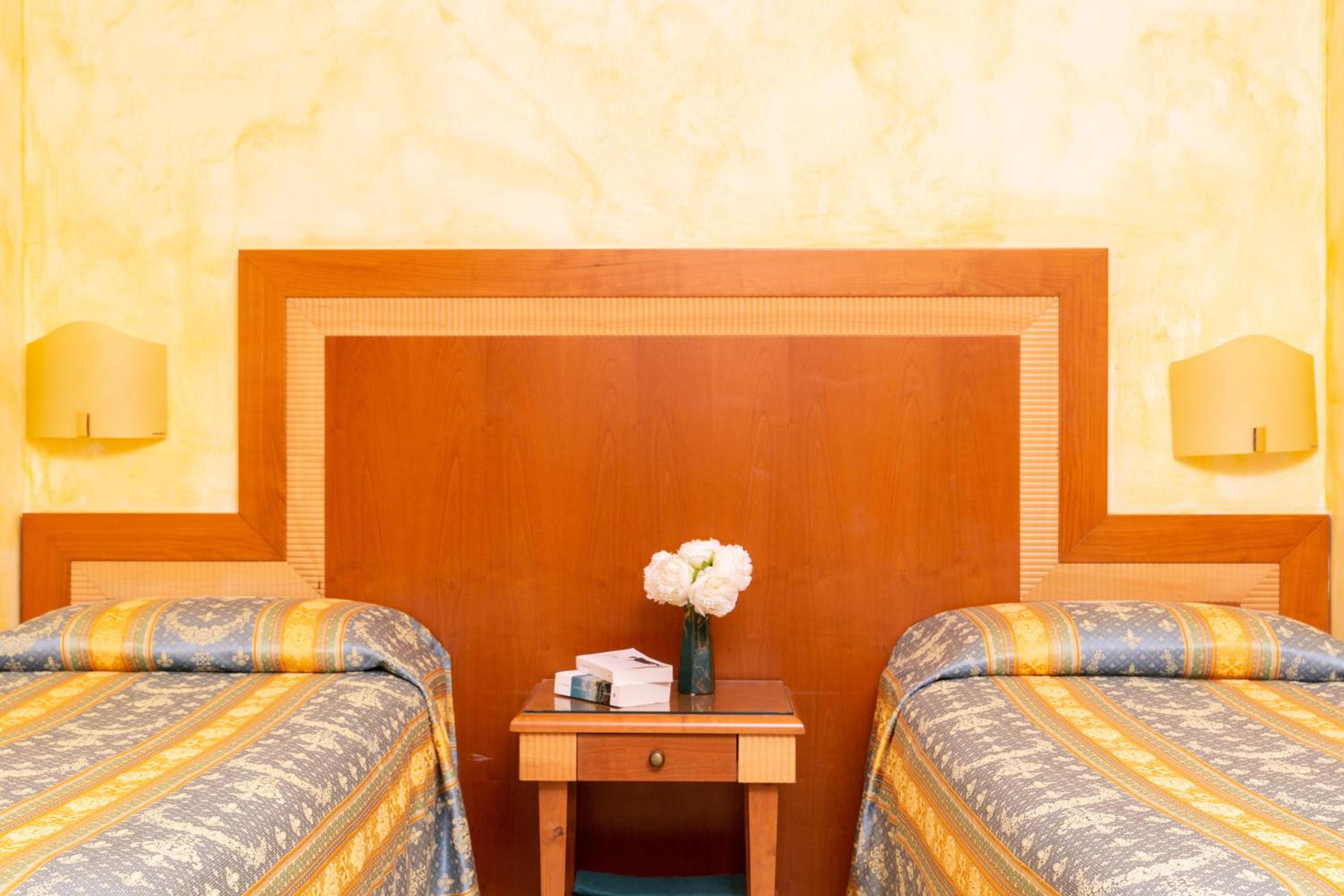 Superior Room - Photo 11