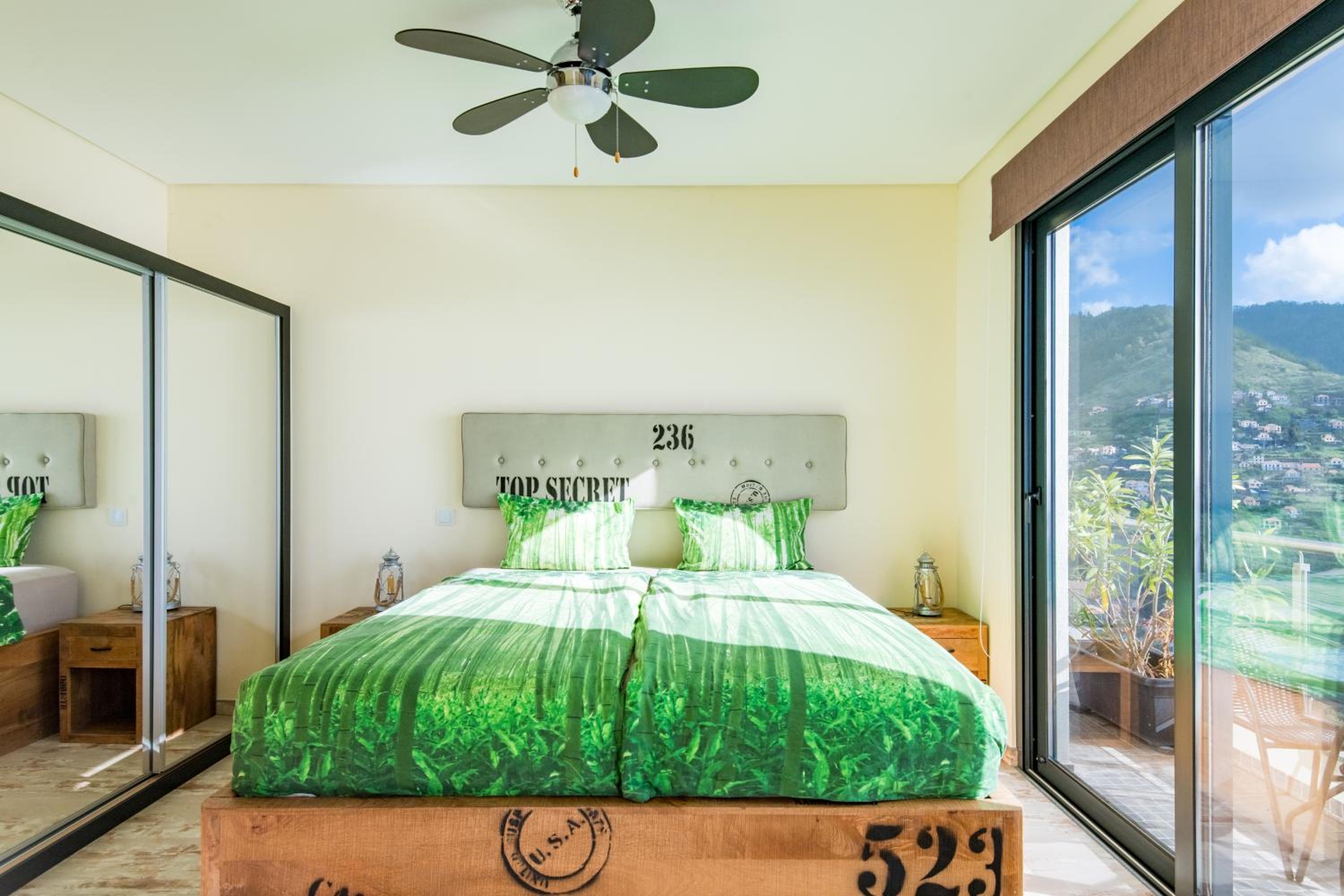 Deluxe Double Room with Balcony - Photo 8