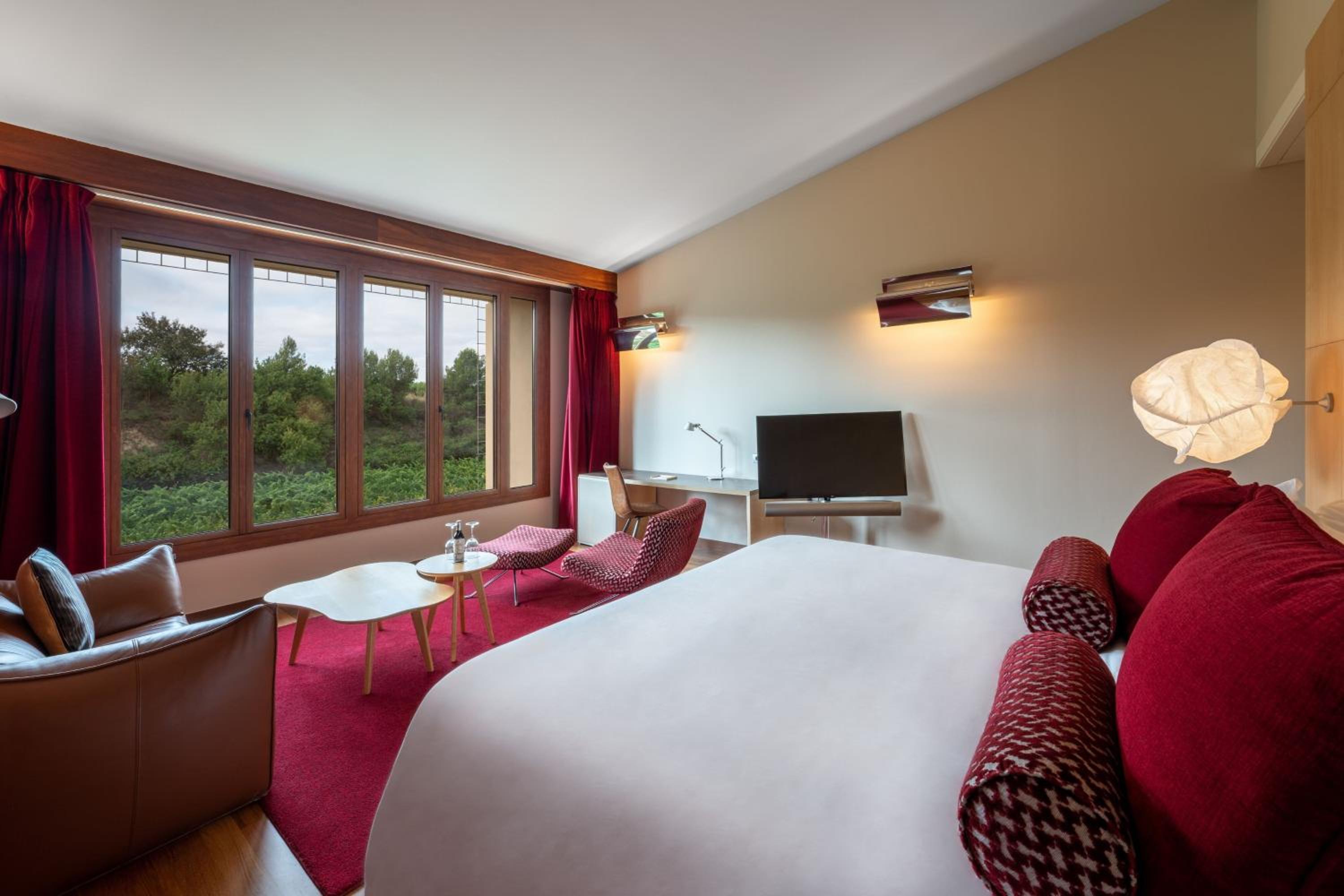 Deluxe Spa, Guest room, 1 King, Vineyards view, Spa Building
