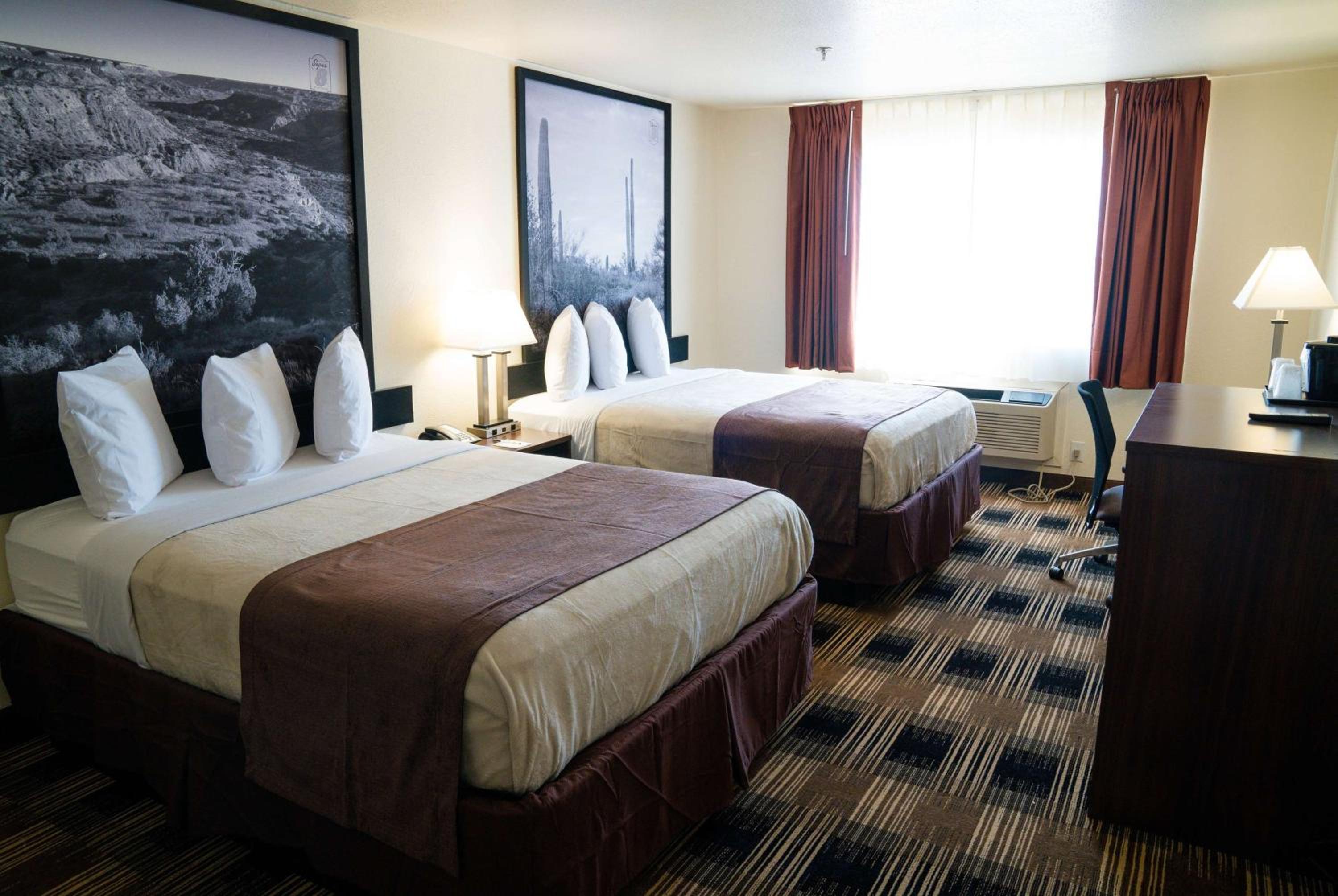 Queen Room with Two Queen Beds and Bath Tub - Mobility Accessible/Non-Smoking - Photo 2