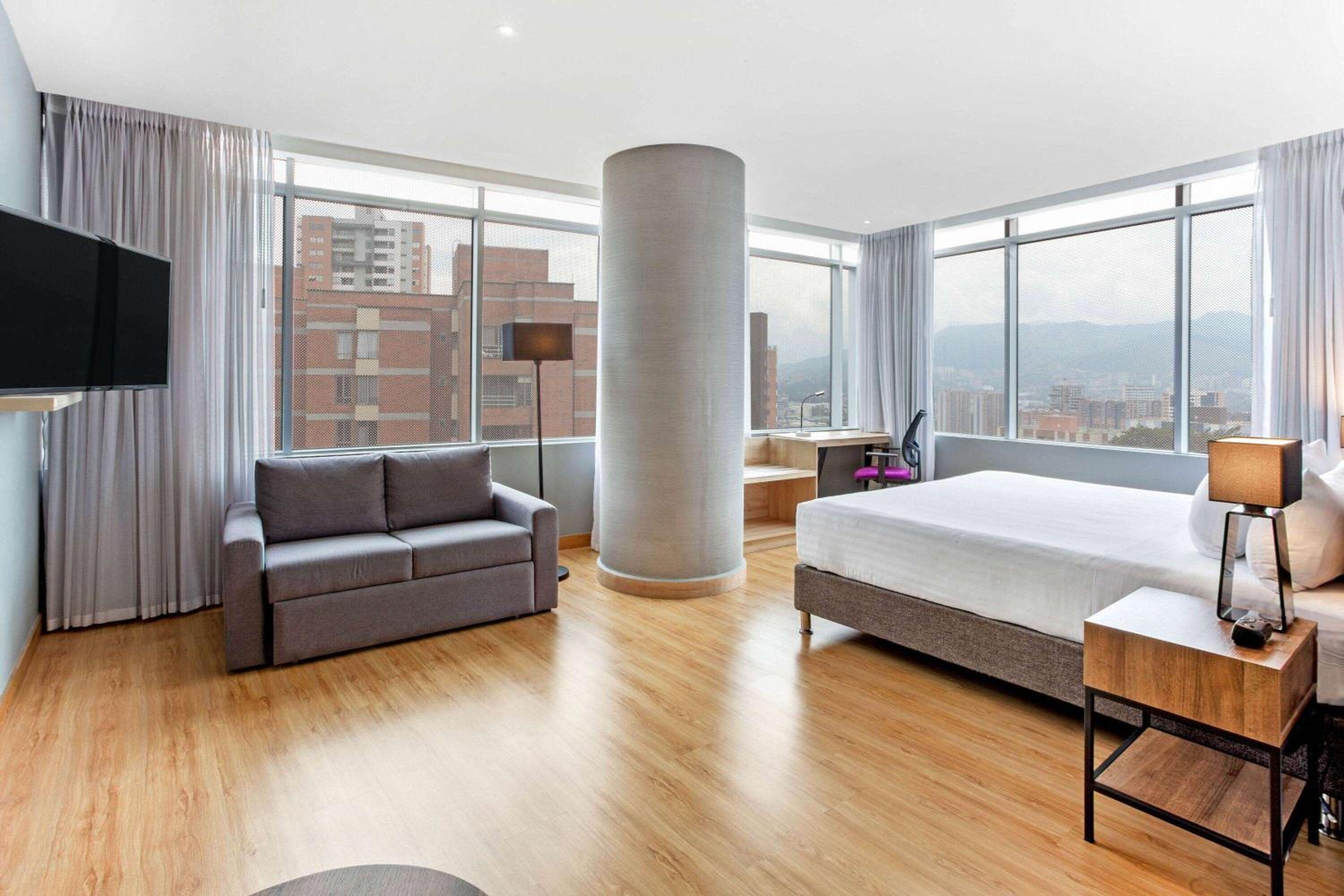 King Room with Sofa Bed - Non-Smoking photo 1