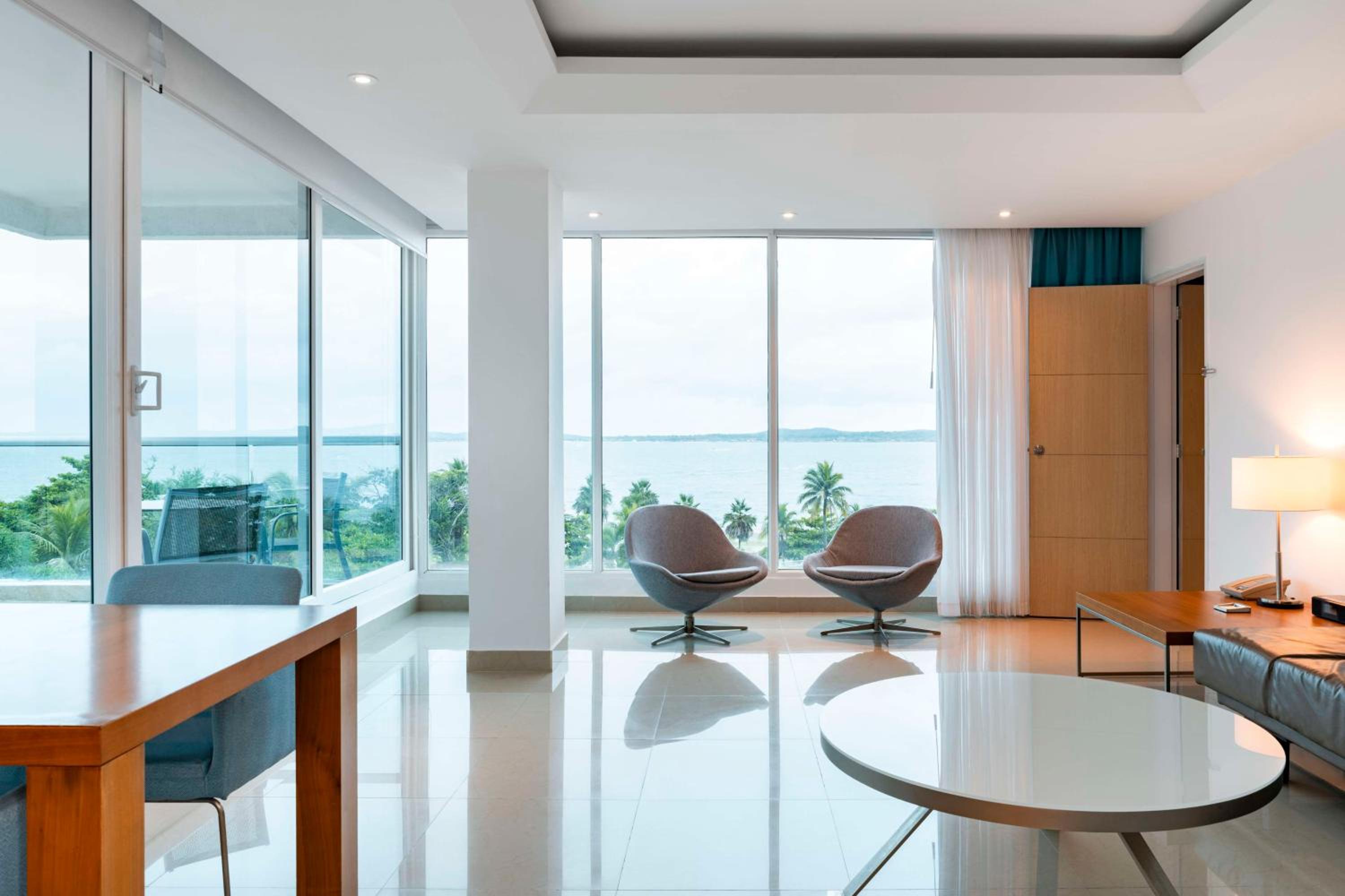 King Suite with Parlor Ocean View photo 3