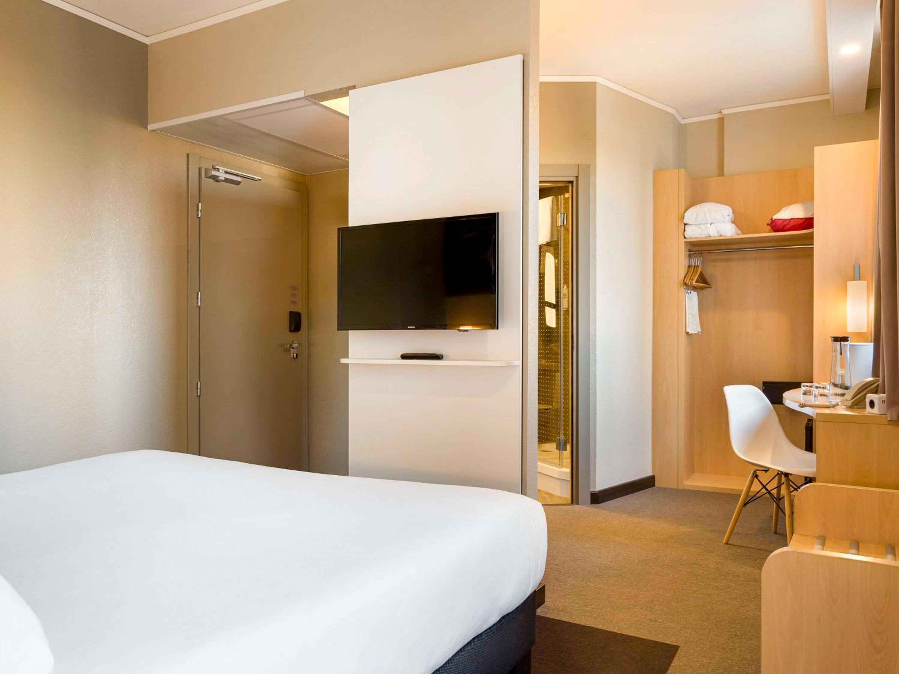 Premium Double Room - Photo 12