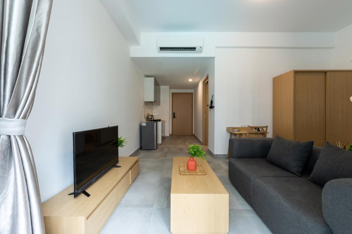 Studio with Balcony - Photo 4