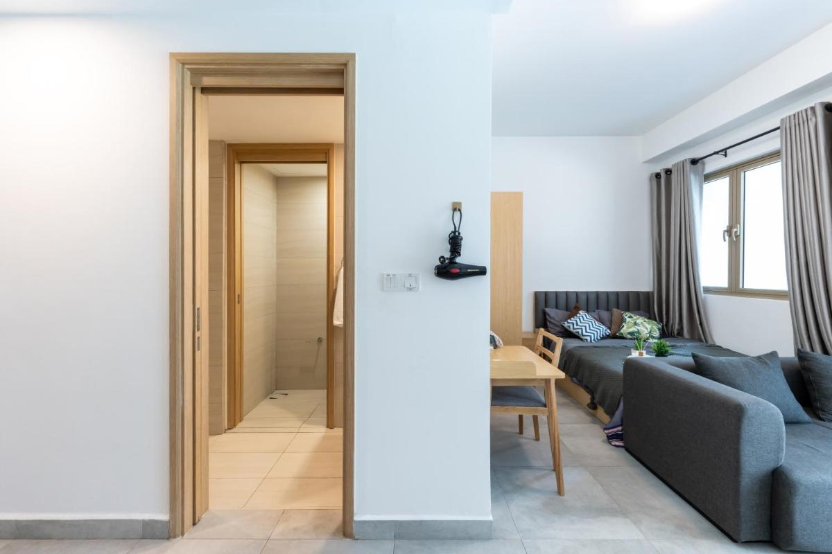 Studio with Balcony - Photo 10
