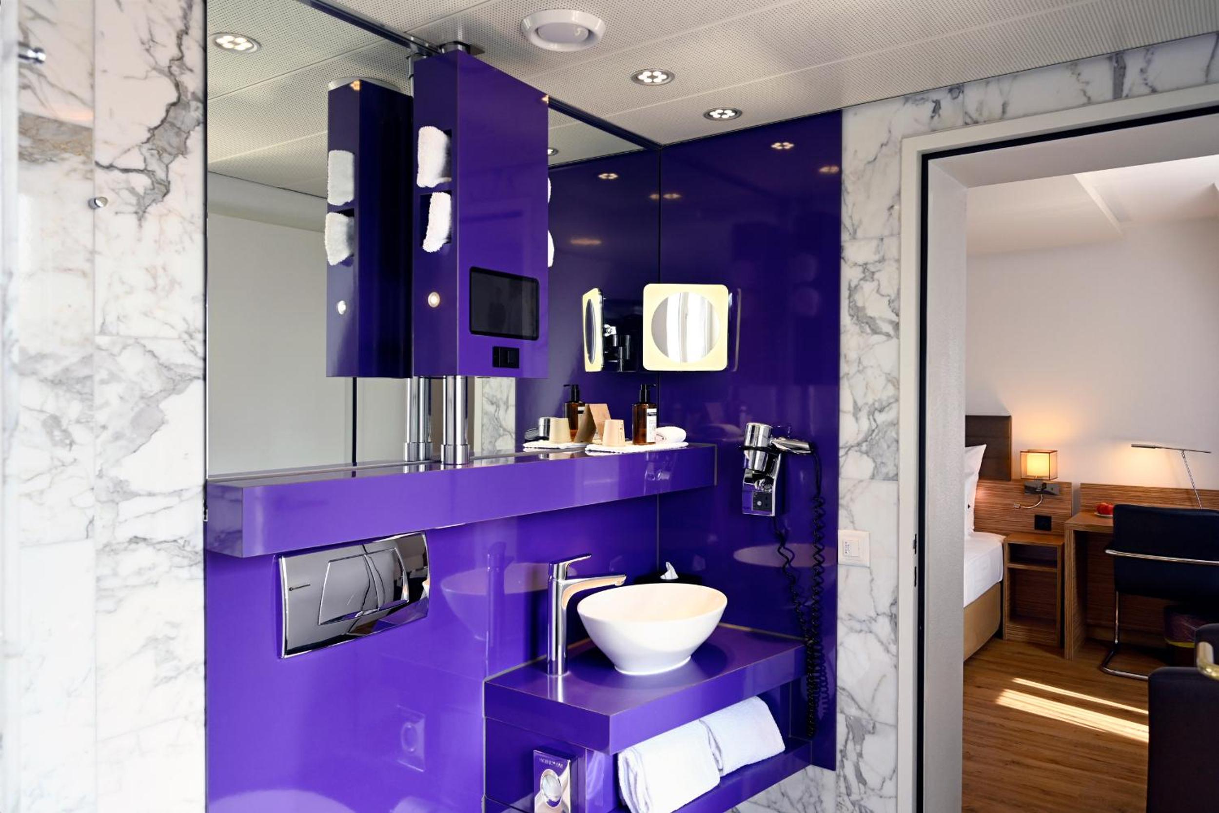 Twin Room thumbnail 5