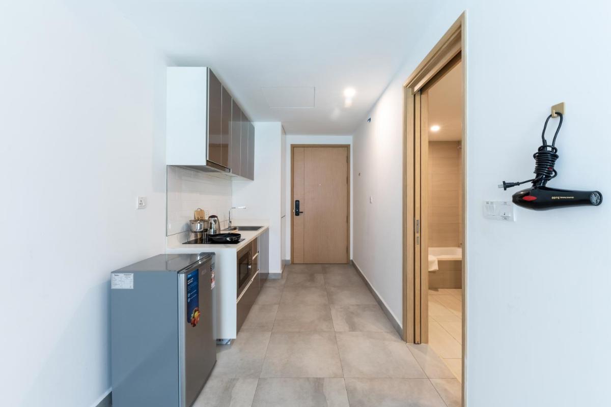 Studio with Balcony - Photo 12