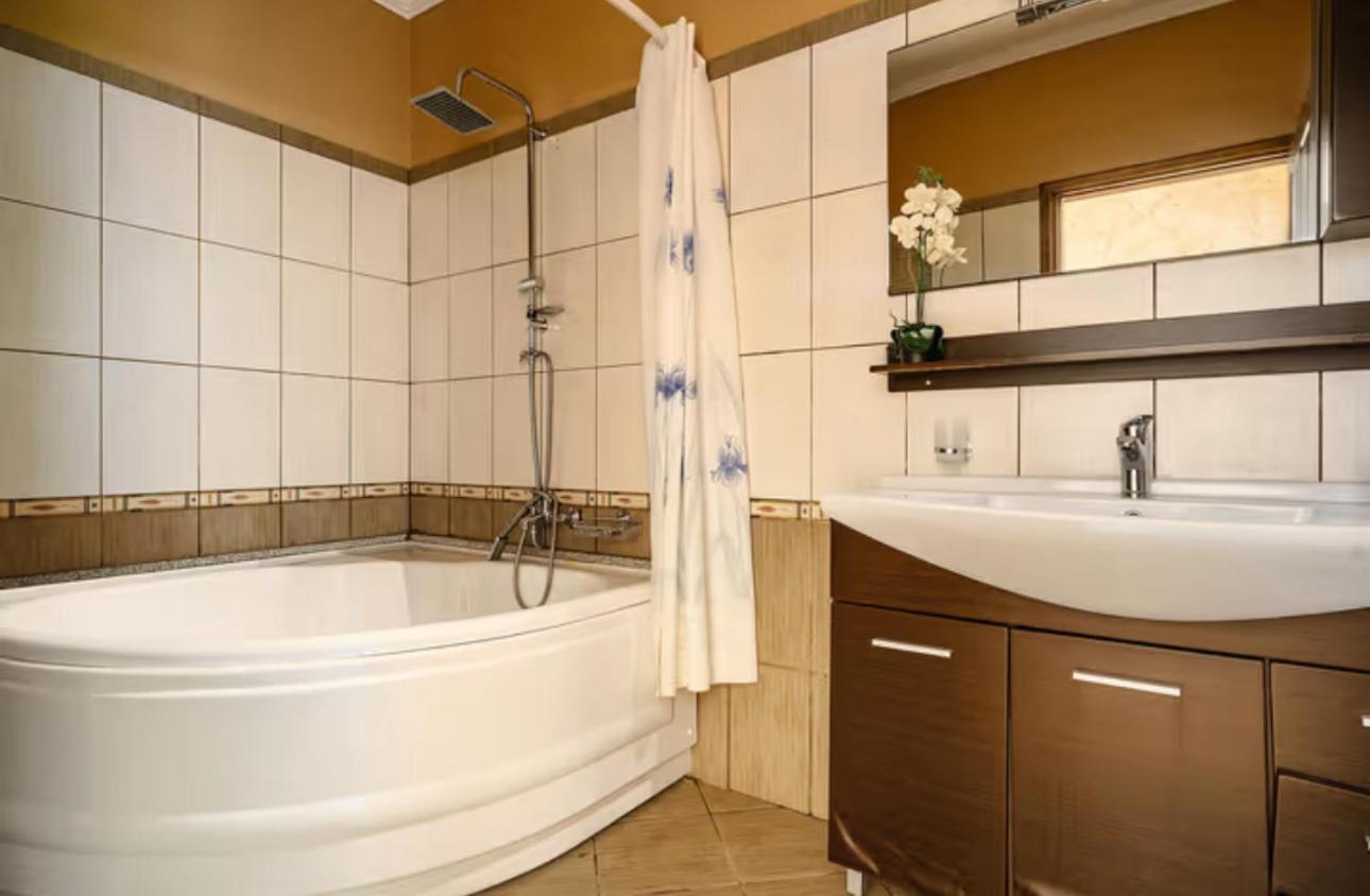 Three-Bedroom Villa photo 3