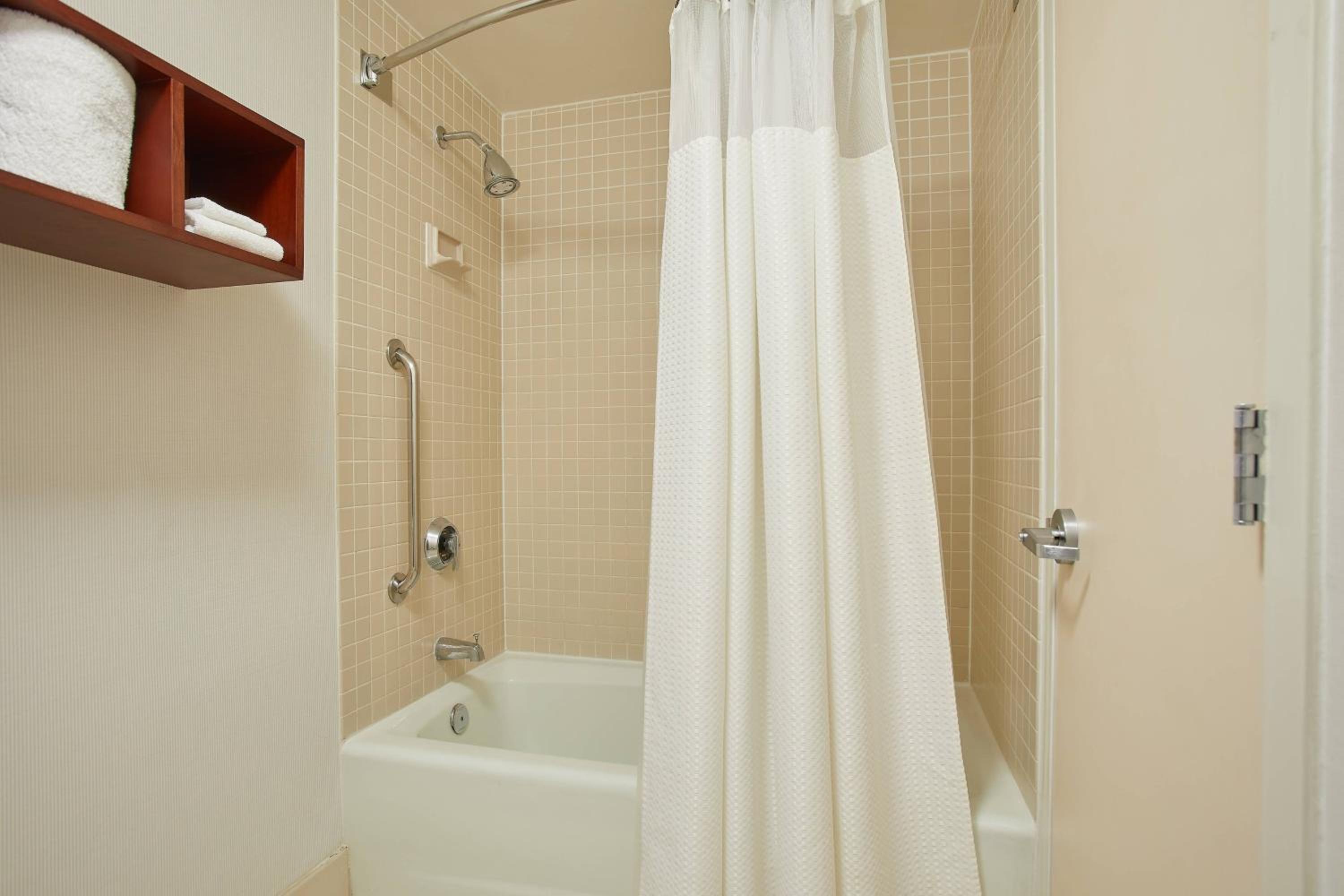 One-Bedroom King Suite - Photo 7