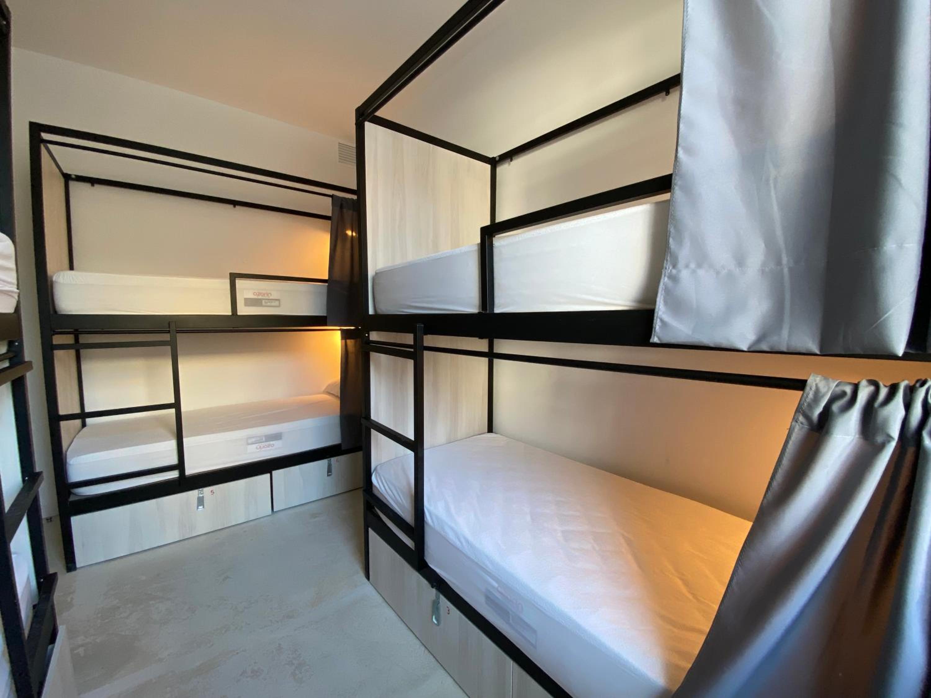 Bed in 8-Bed Mixed Dormitory Room photo 2