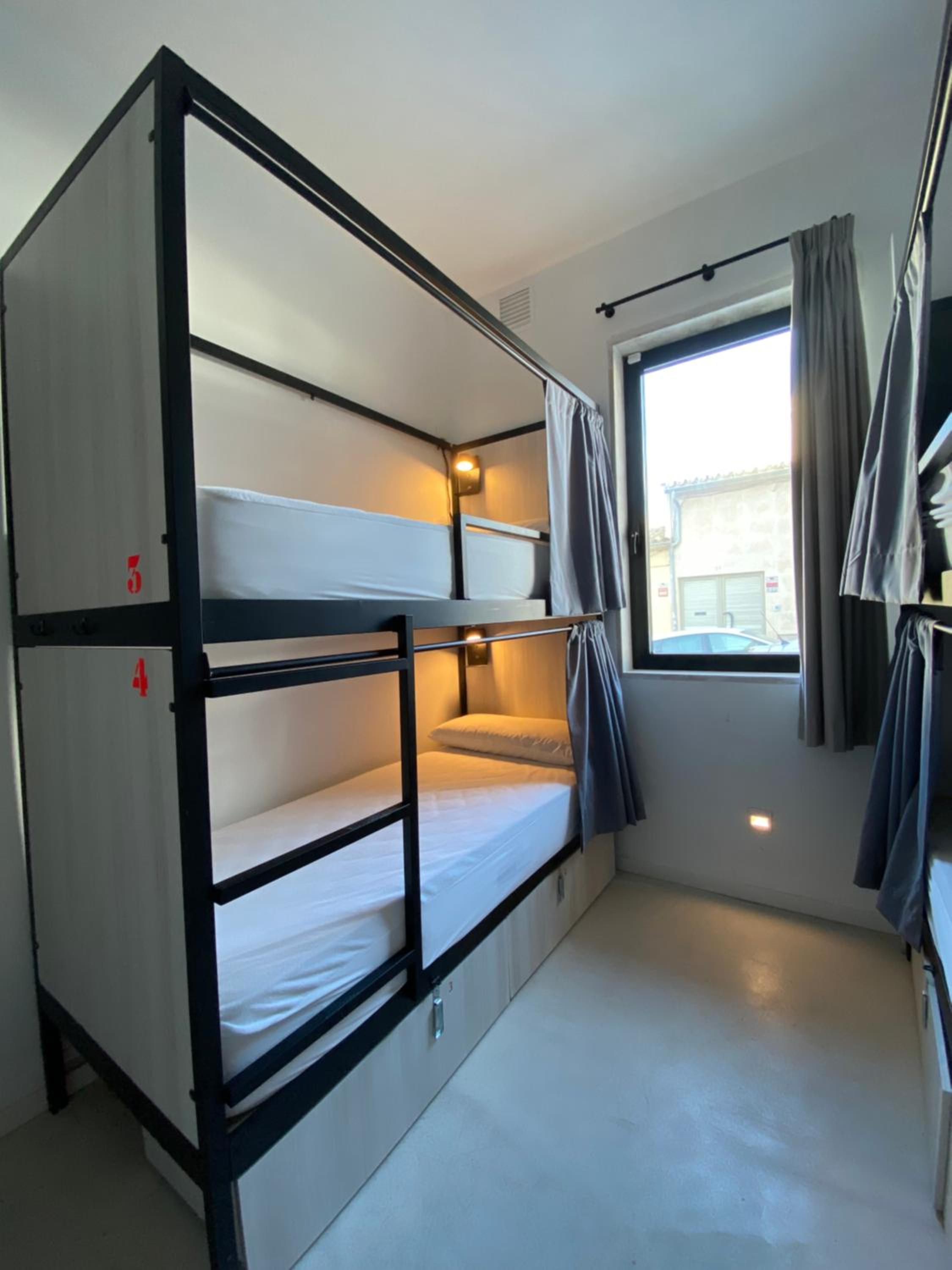 Bed in 8-Bed Mixed Dormitory Room photo 3