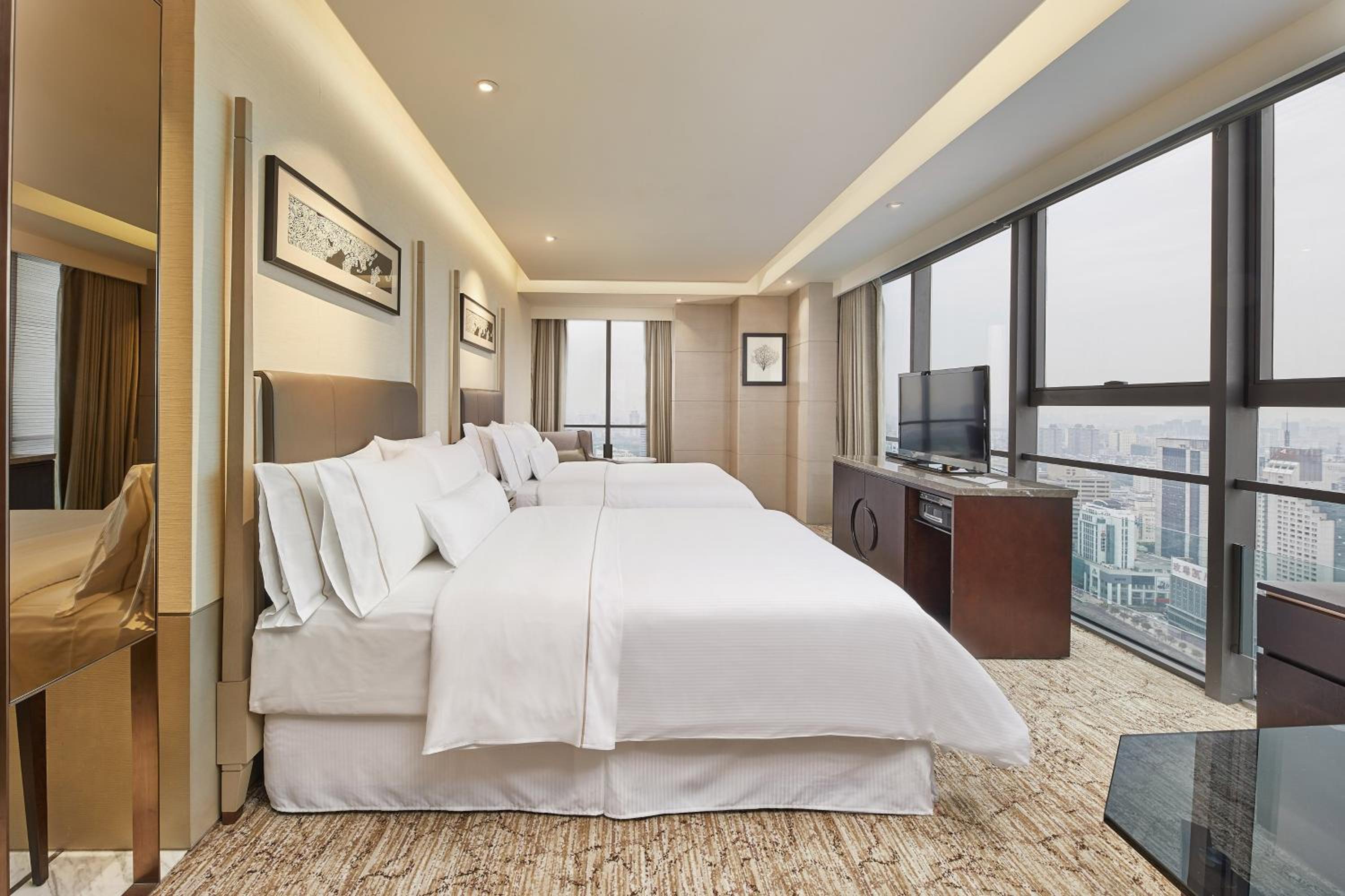 Westin Club Twin, Club level, Guest room, City view photo 3
