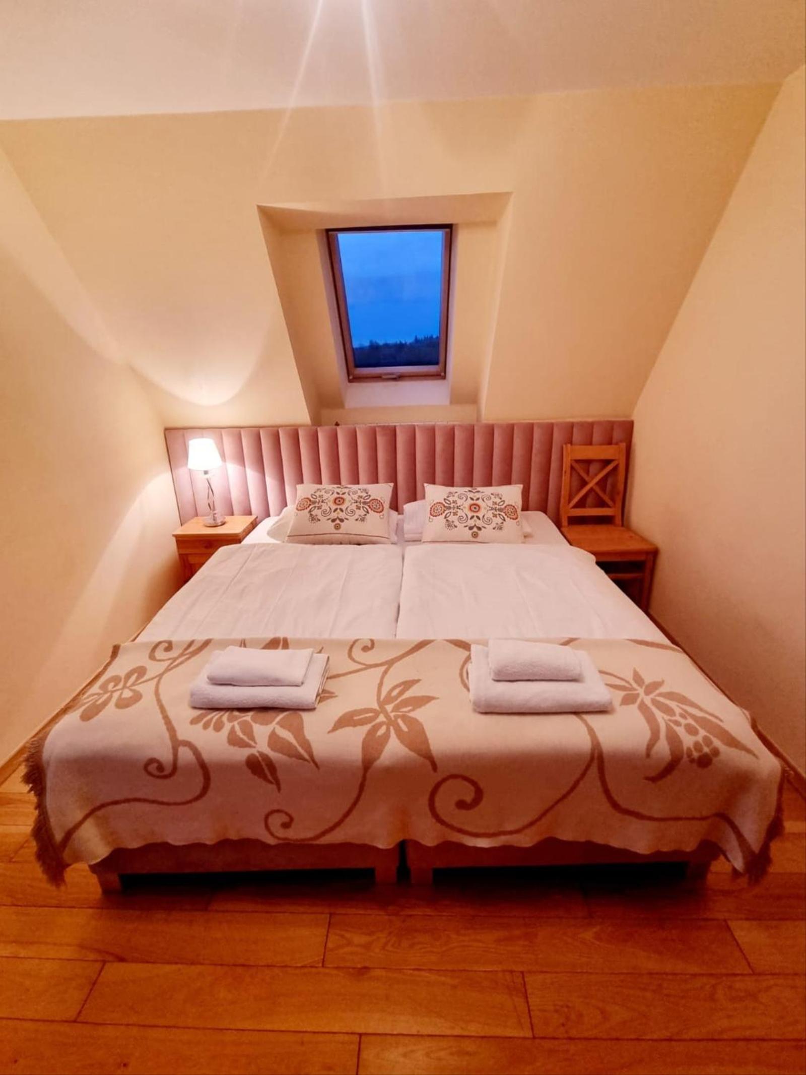 Deluxe Double Room with Balcony - Photo 8