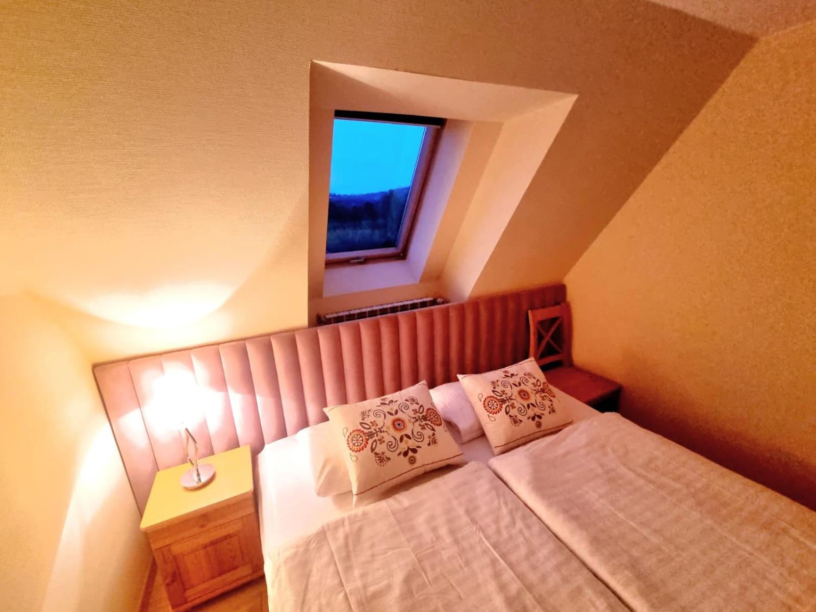 Deluxe Double Room with Balcony - Photo 12