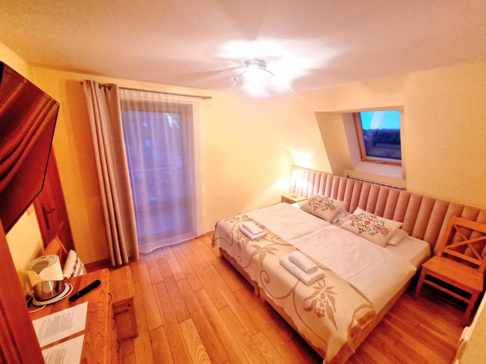 Deluxe Double Room with Balcony - Photo 13