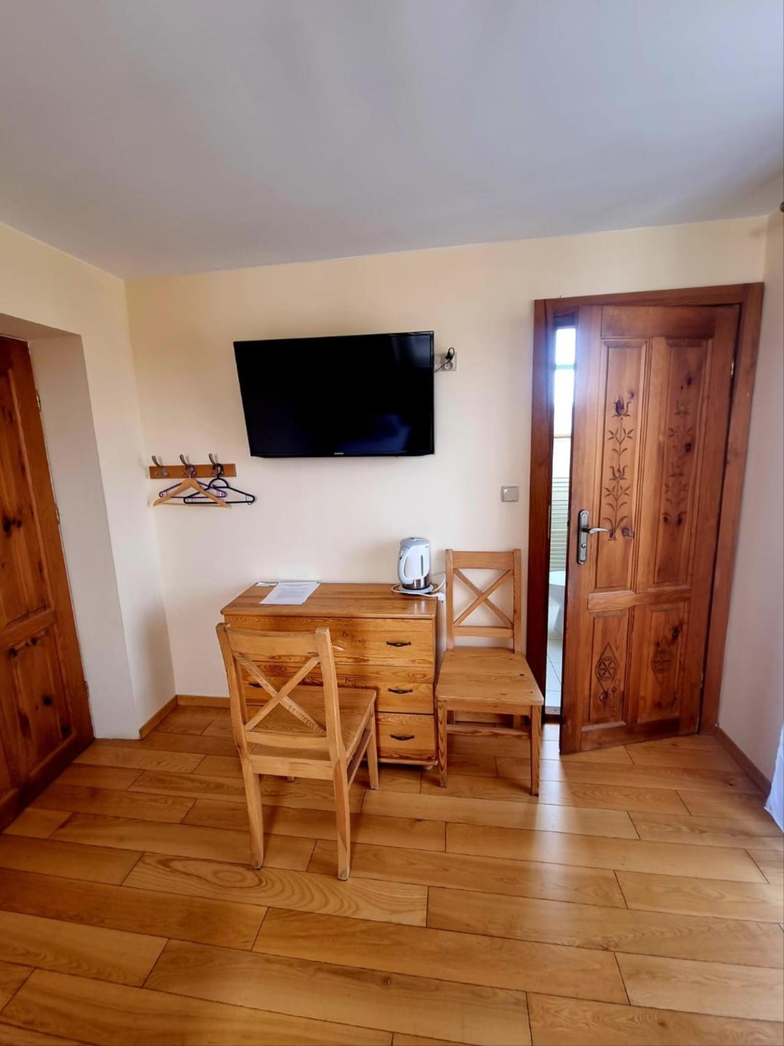 Deluxe Double Room with Balcony - Photo 4