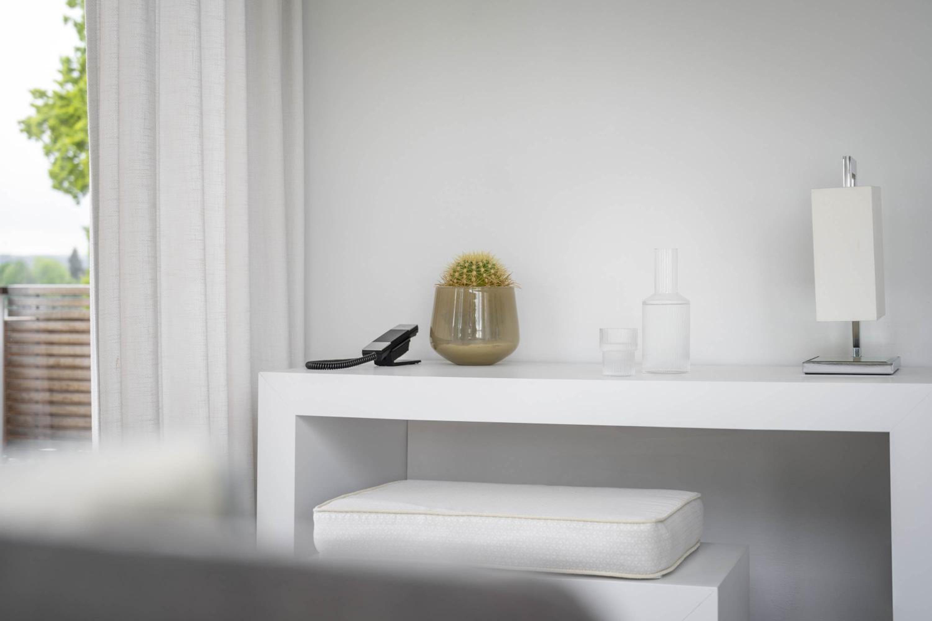 Superior Zimmer mit teilweisem Seeblick photo