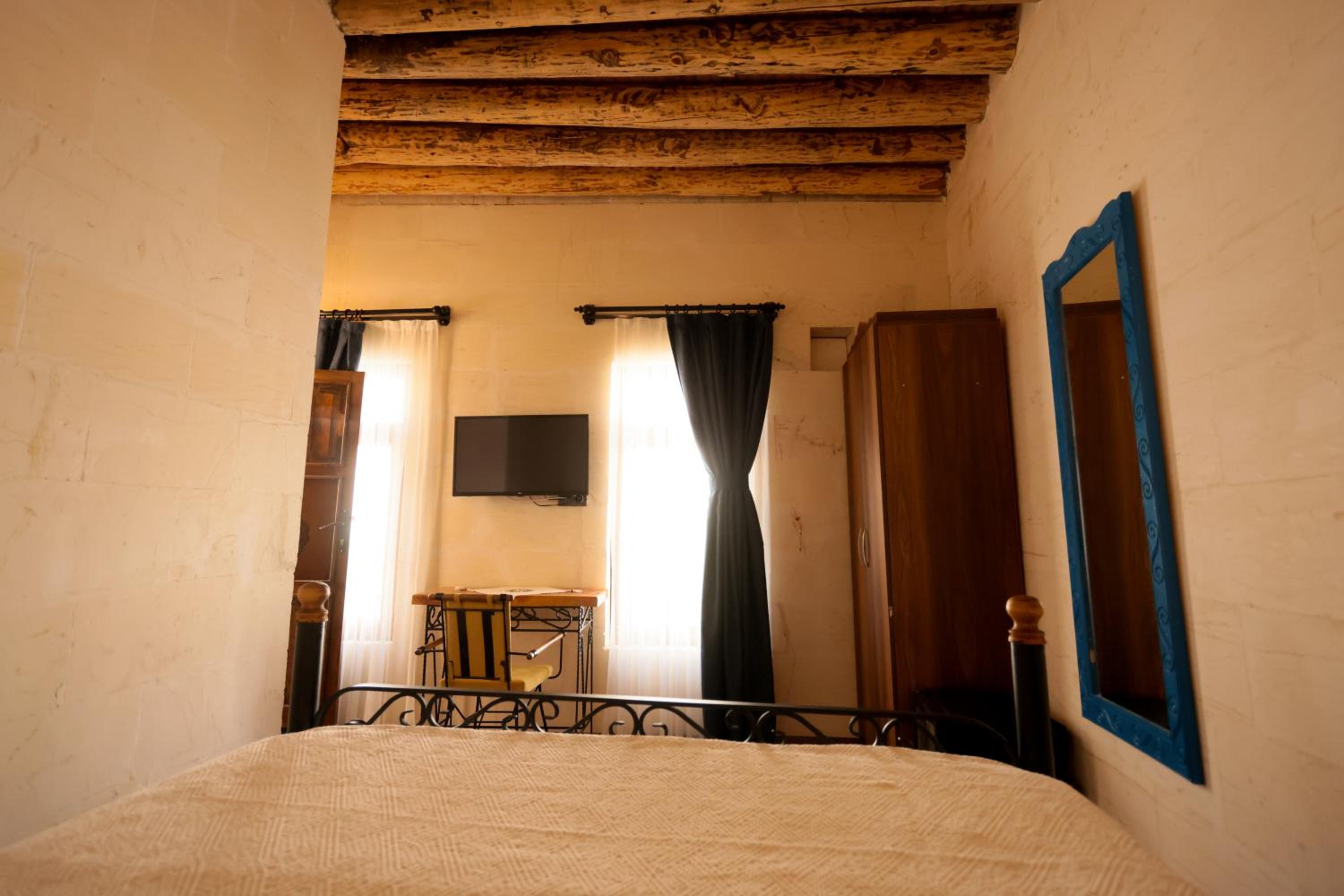 Double Room with Garden View - Photo 32