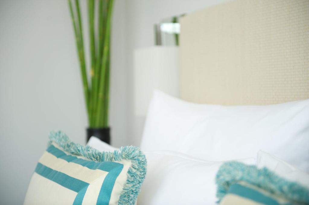 Premier-Zimmer mit seitlichem Seeblick photo