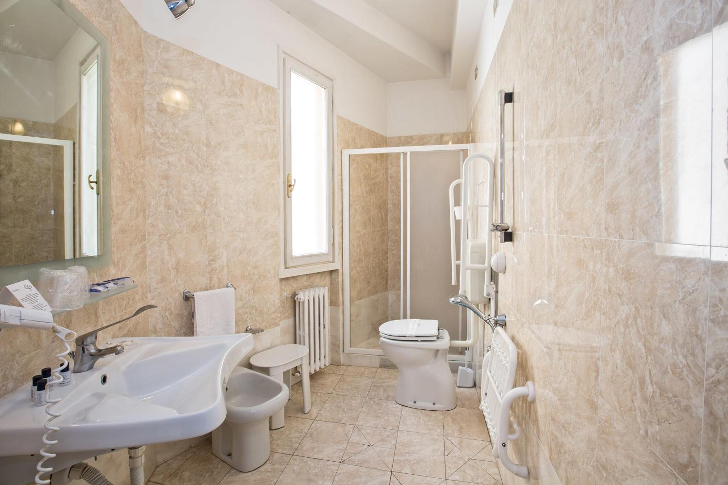 Standard Quadruple Room - Photo 4