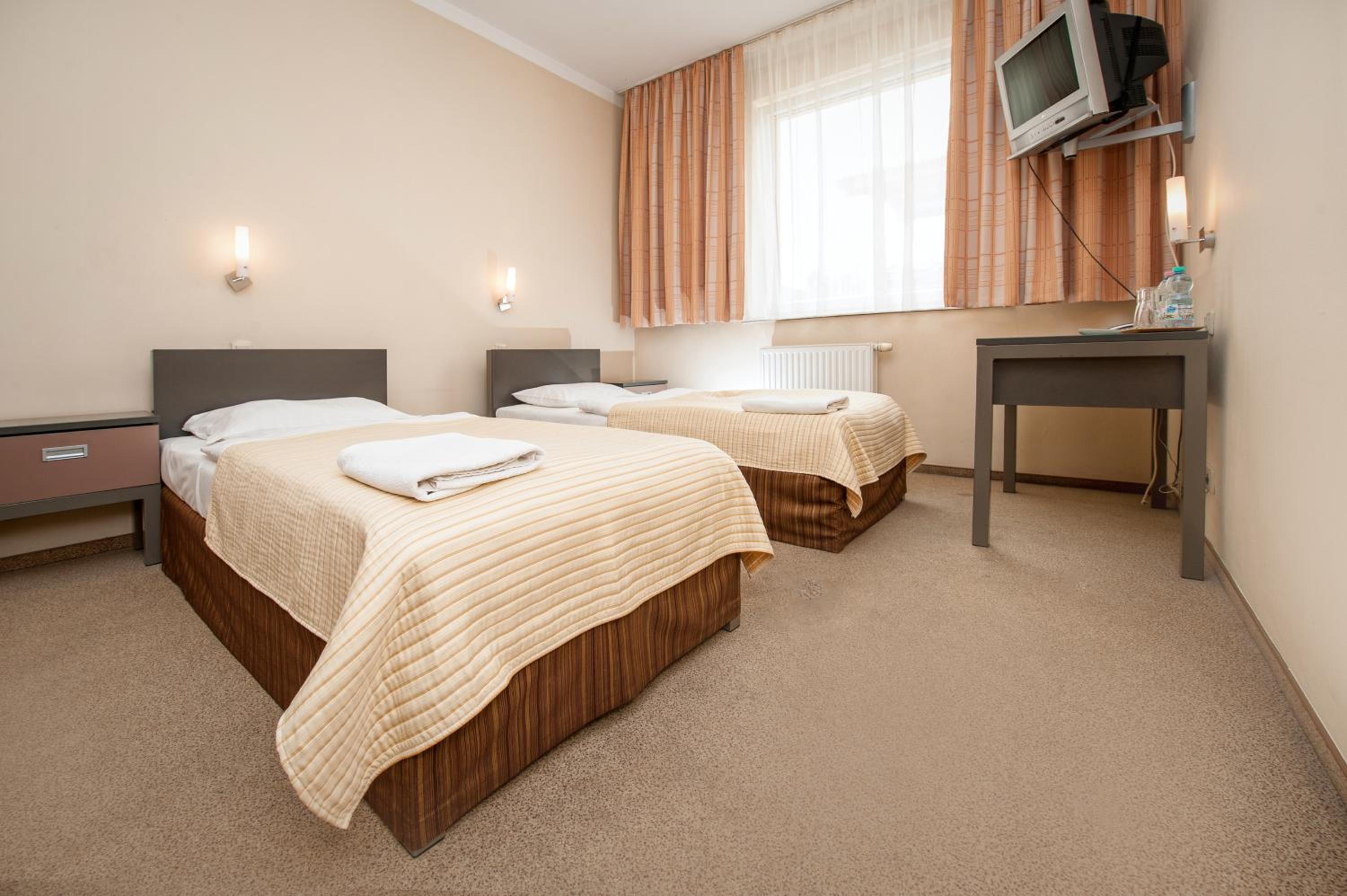 Double or Twin Room - Photo 4