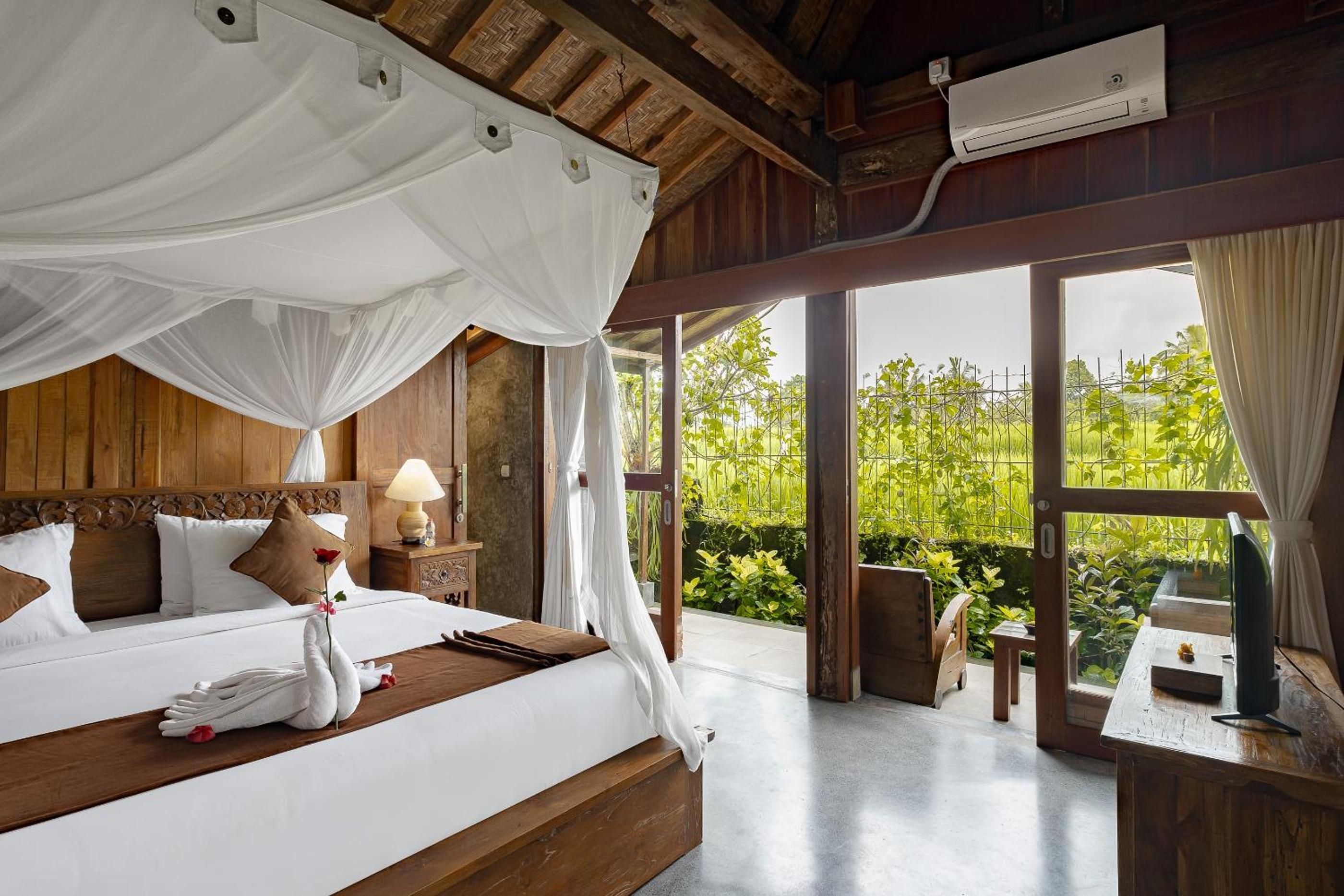 One-Bedroom Pool Villa with Ricefield View - Photo 35