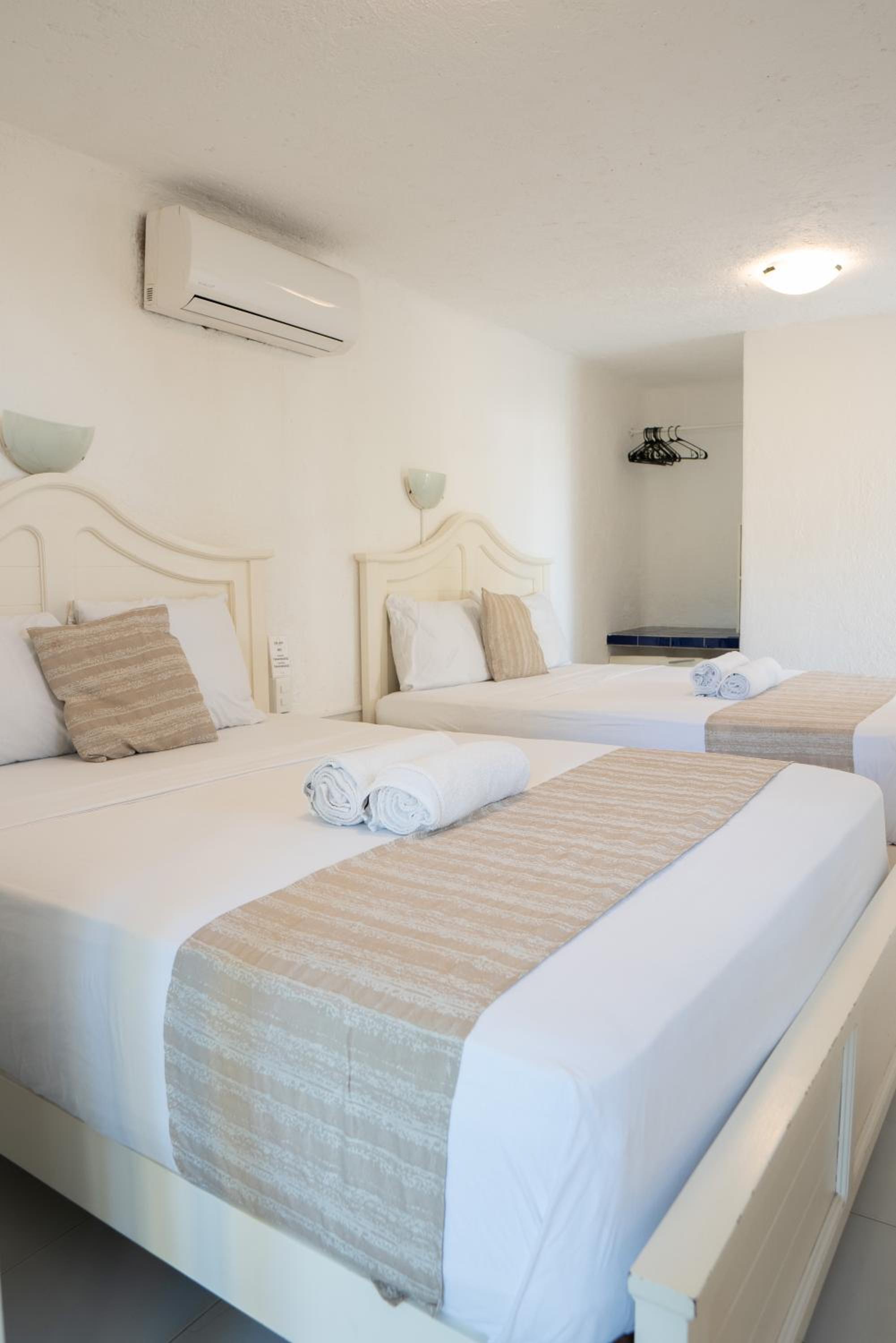 Twin Room with Sea View photo 1