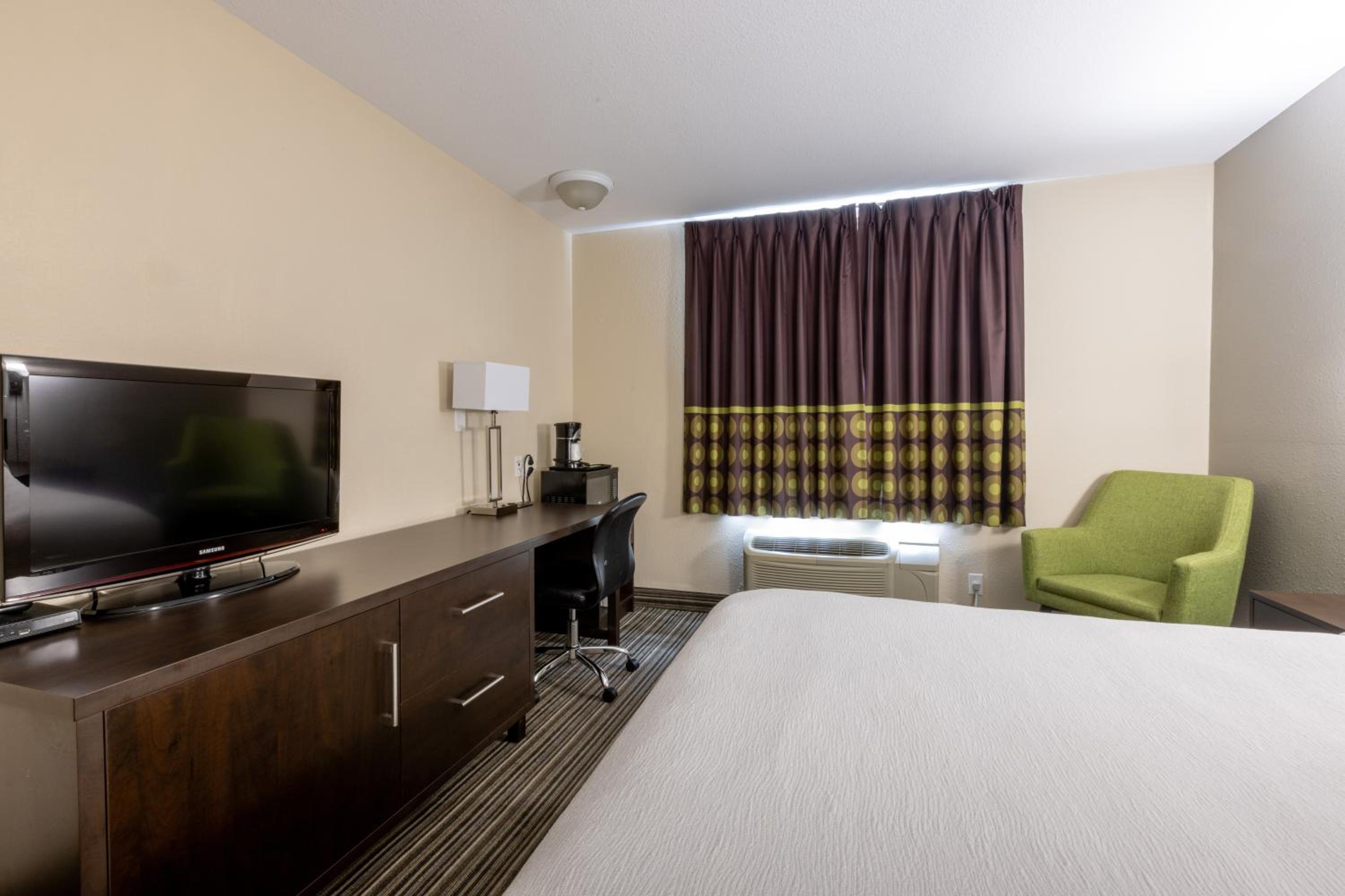 Queen Room - Mobility Access/Non-Smoking - Photo 4