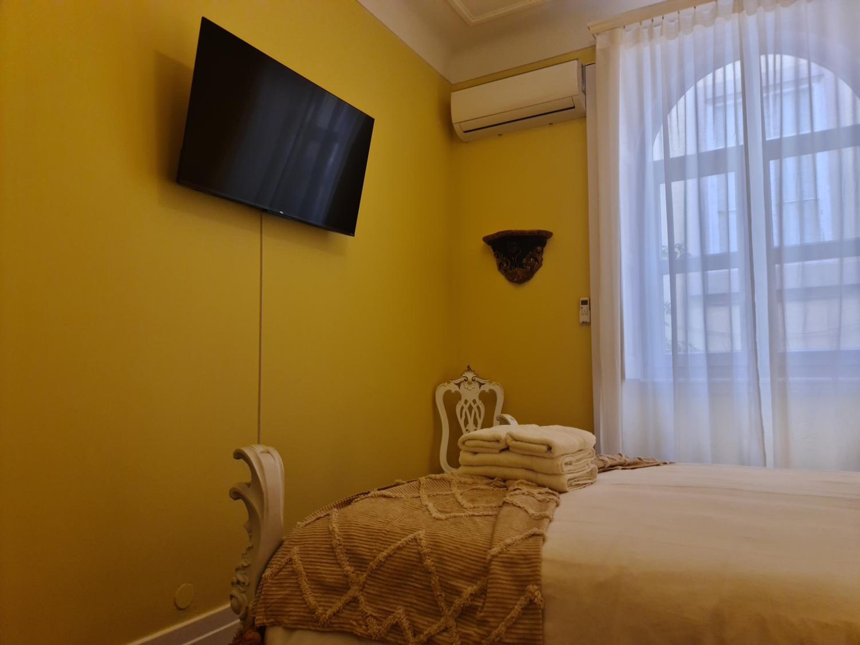 Deluxe Room - Photo 5