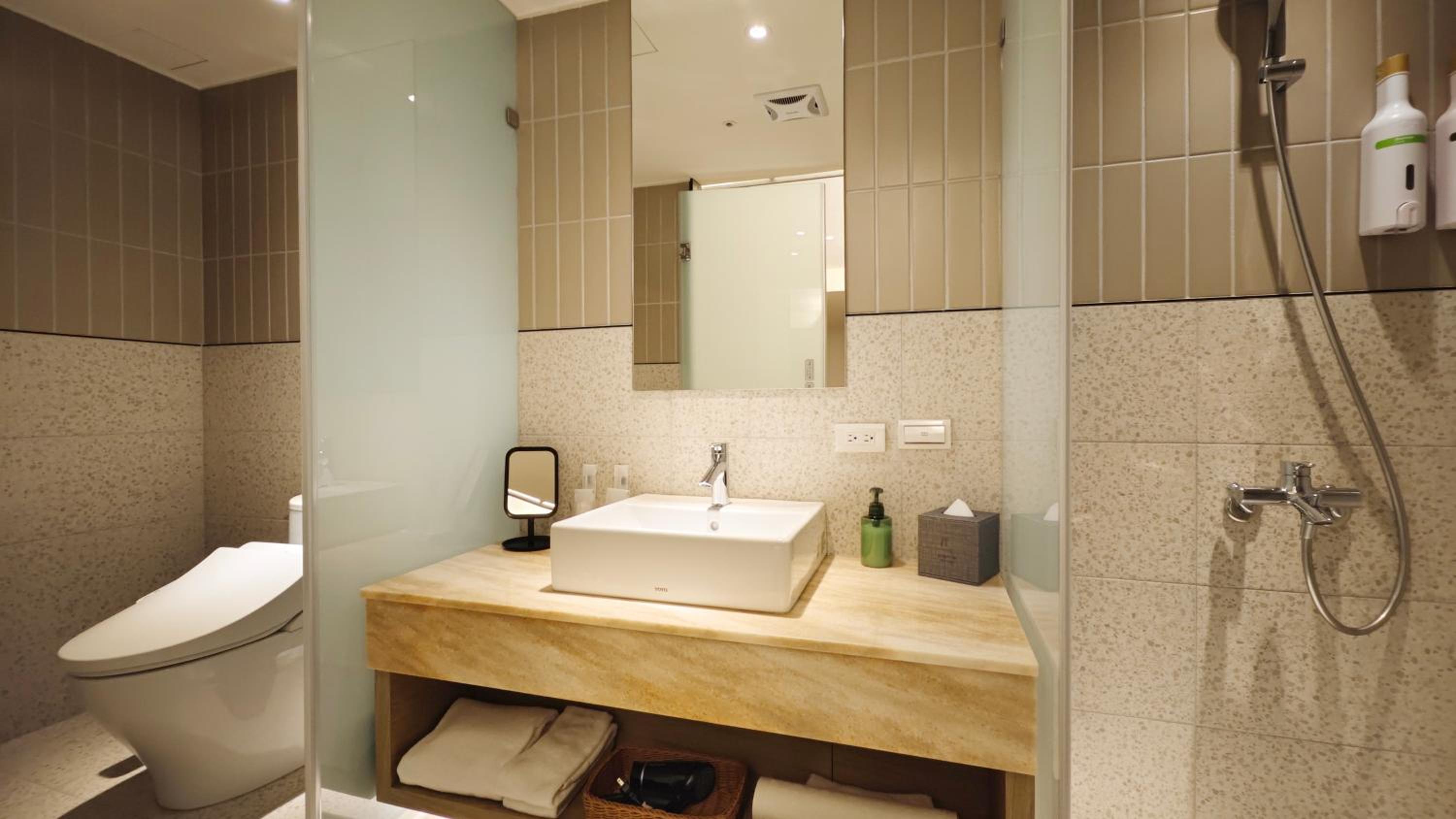 Standard Double Room without Window - Photo 4