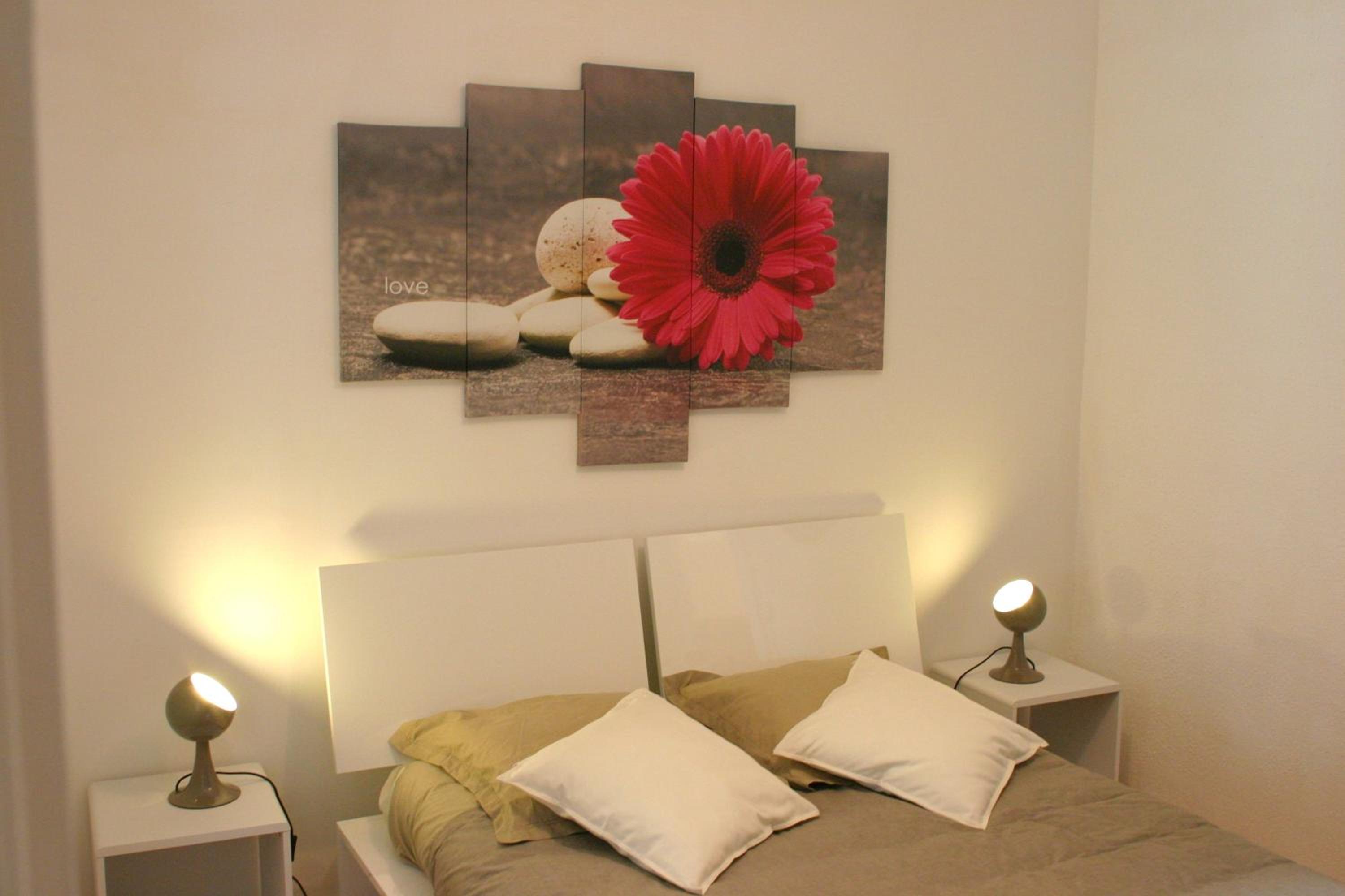 Apartment photo 2