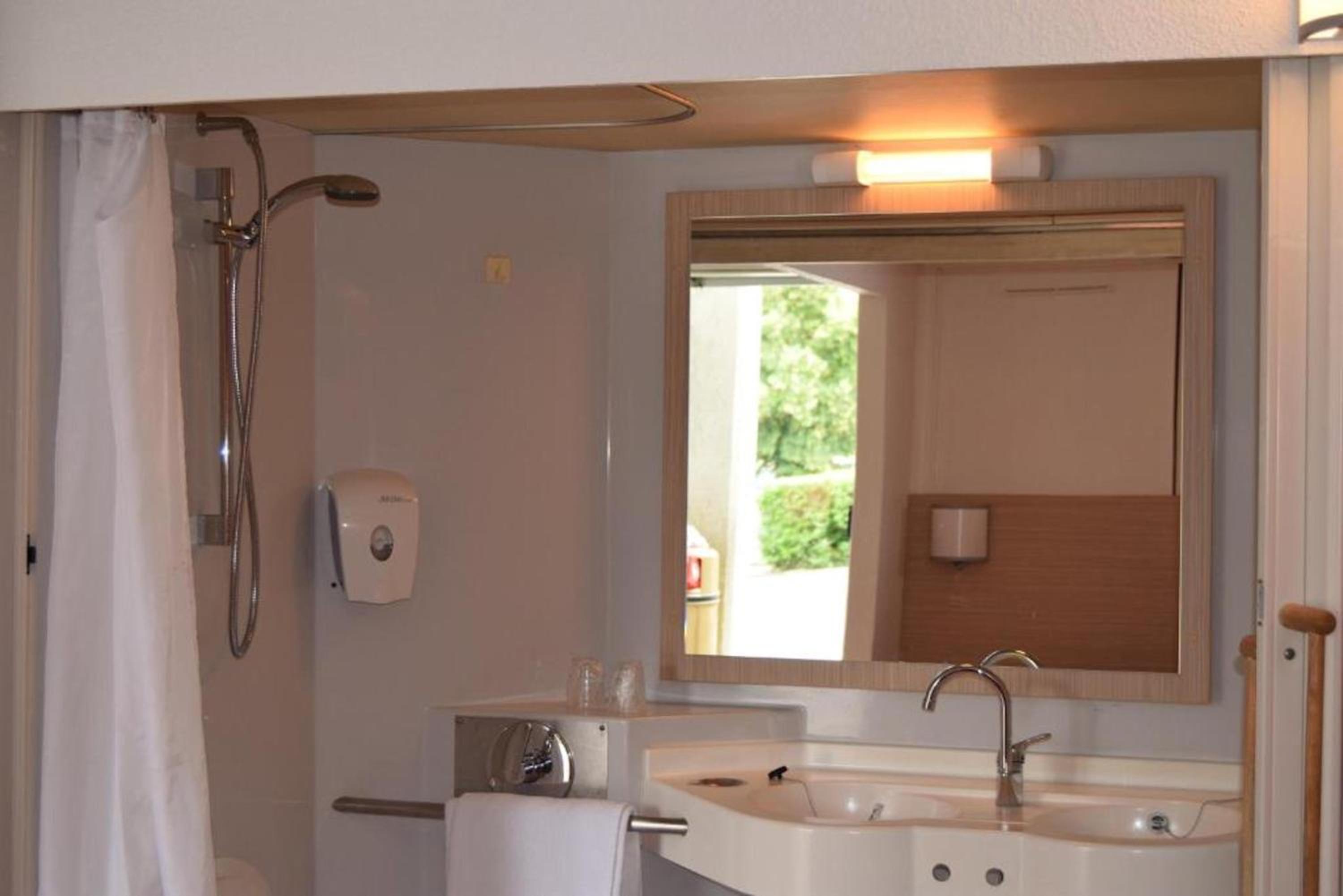 Double Room - Photo 6