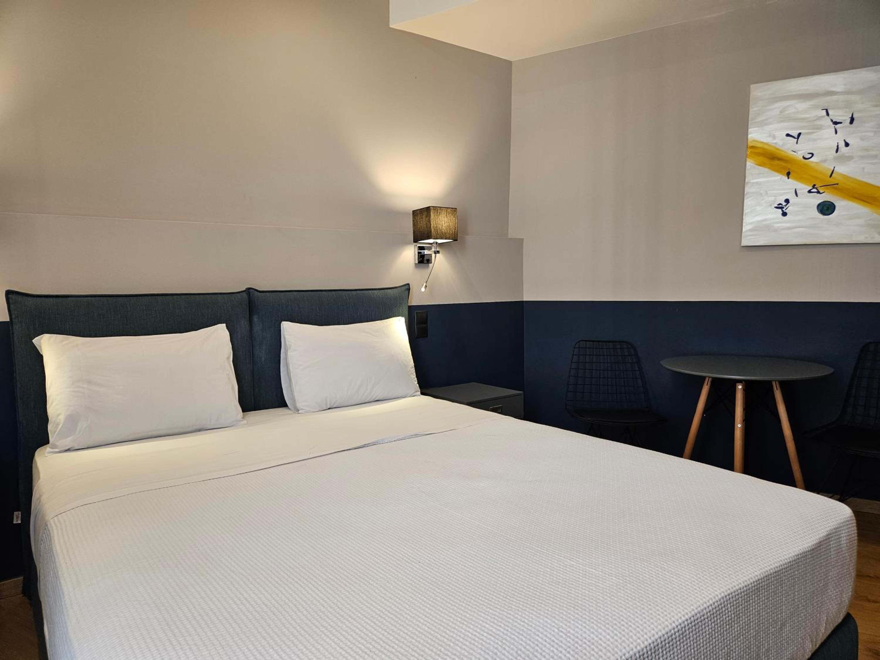 Standard Room with Terrace & City View | High Floor photo 2