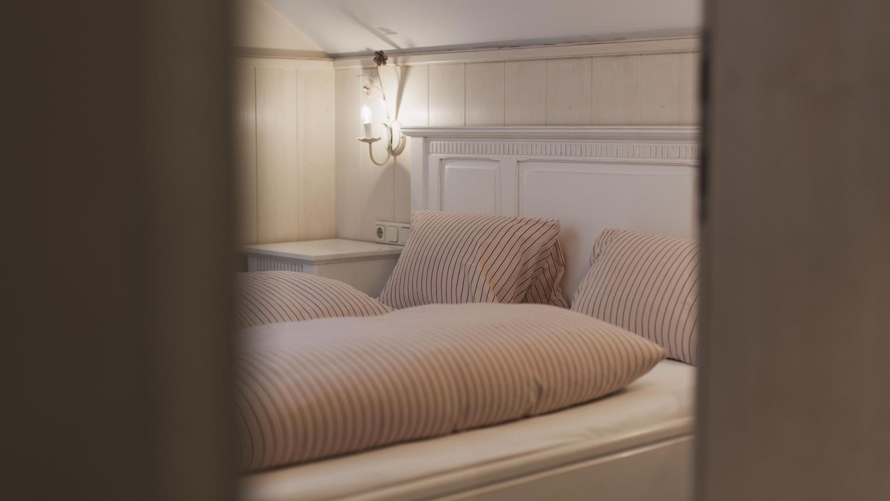 Luxury Three-Bedroom Apartment - Photo 18