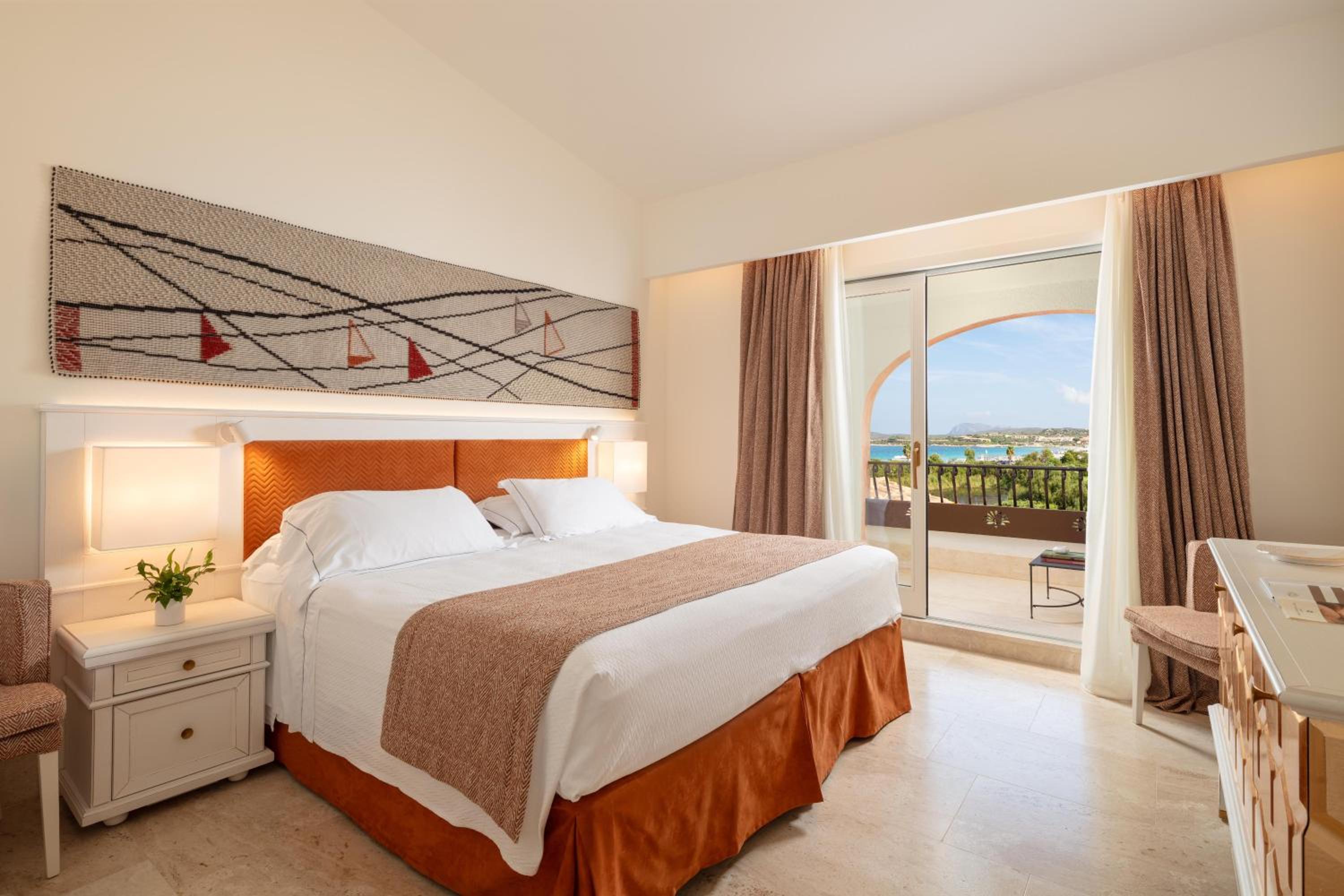 Deluxe Room with Sea View - Photo 2
