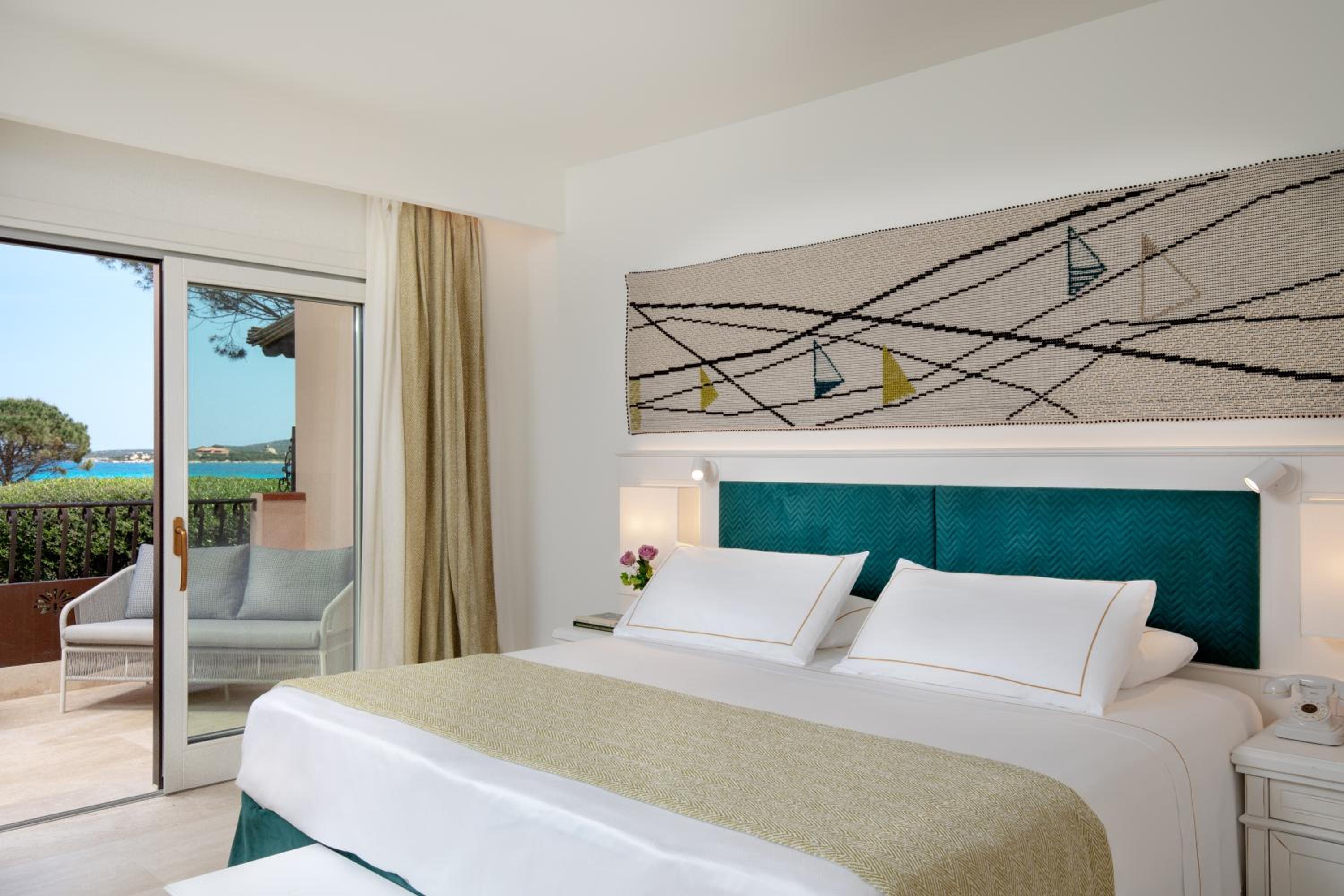 Deluxe Room with Sea View - Photo 5