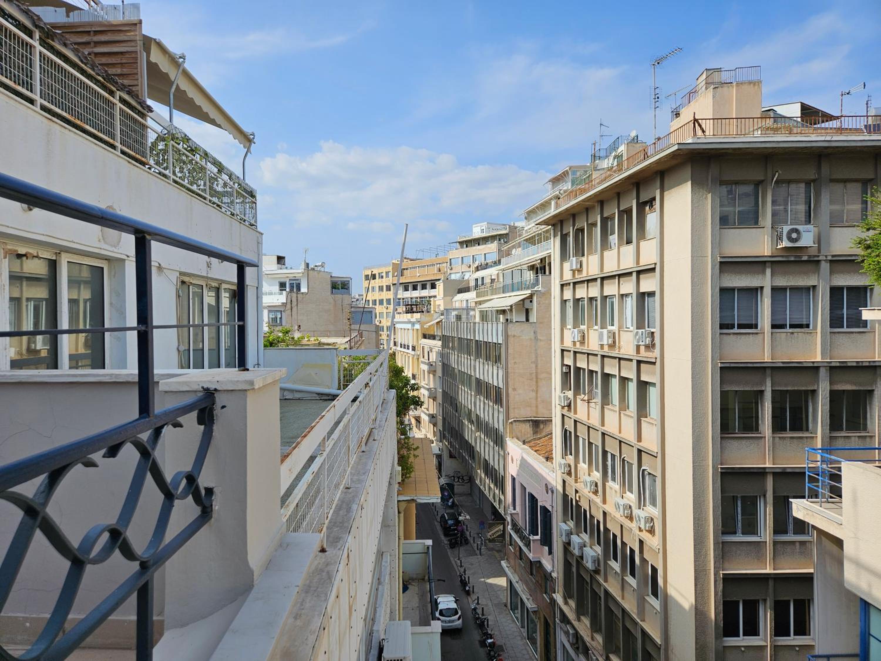Standard Room with Terrace & City View | High Floor photo 3