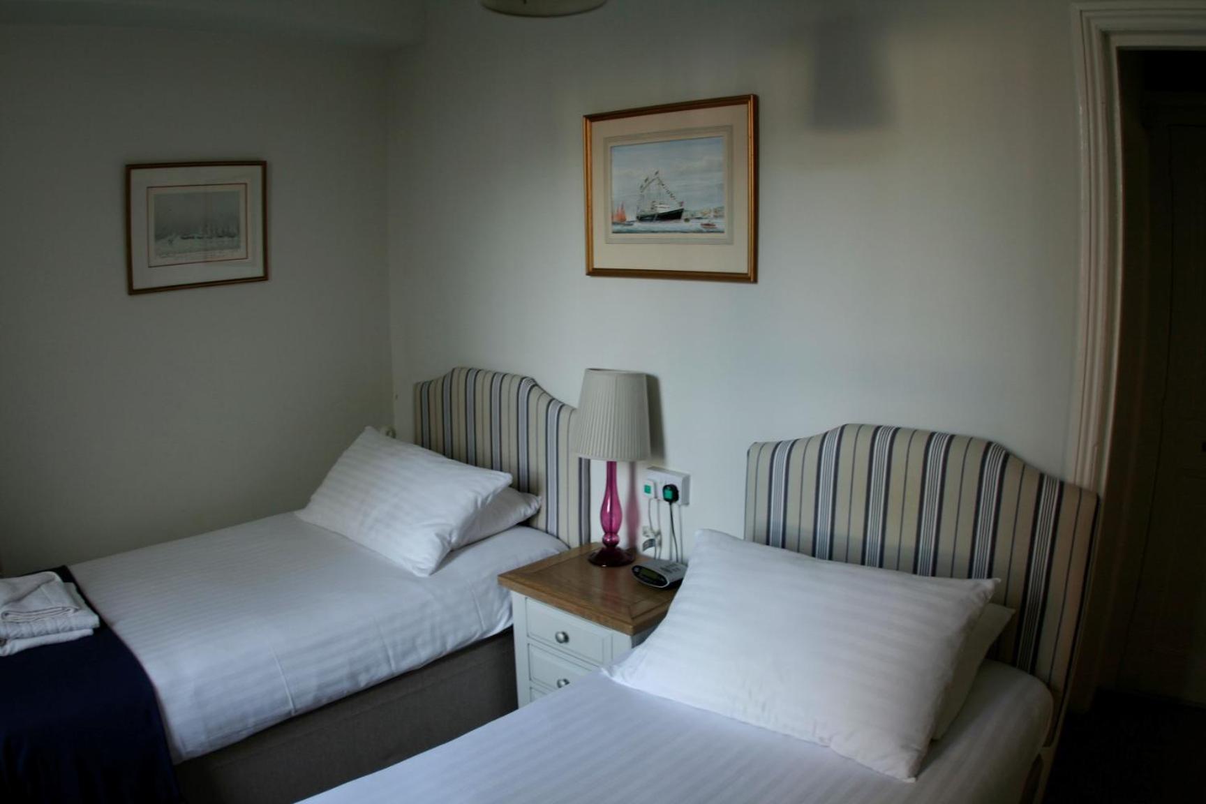 Double or Twin Room photo 2