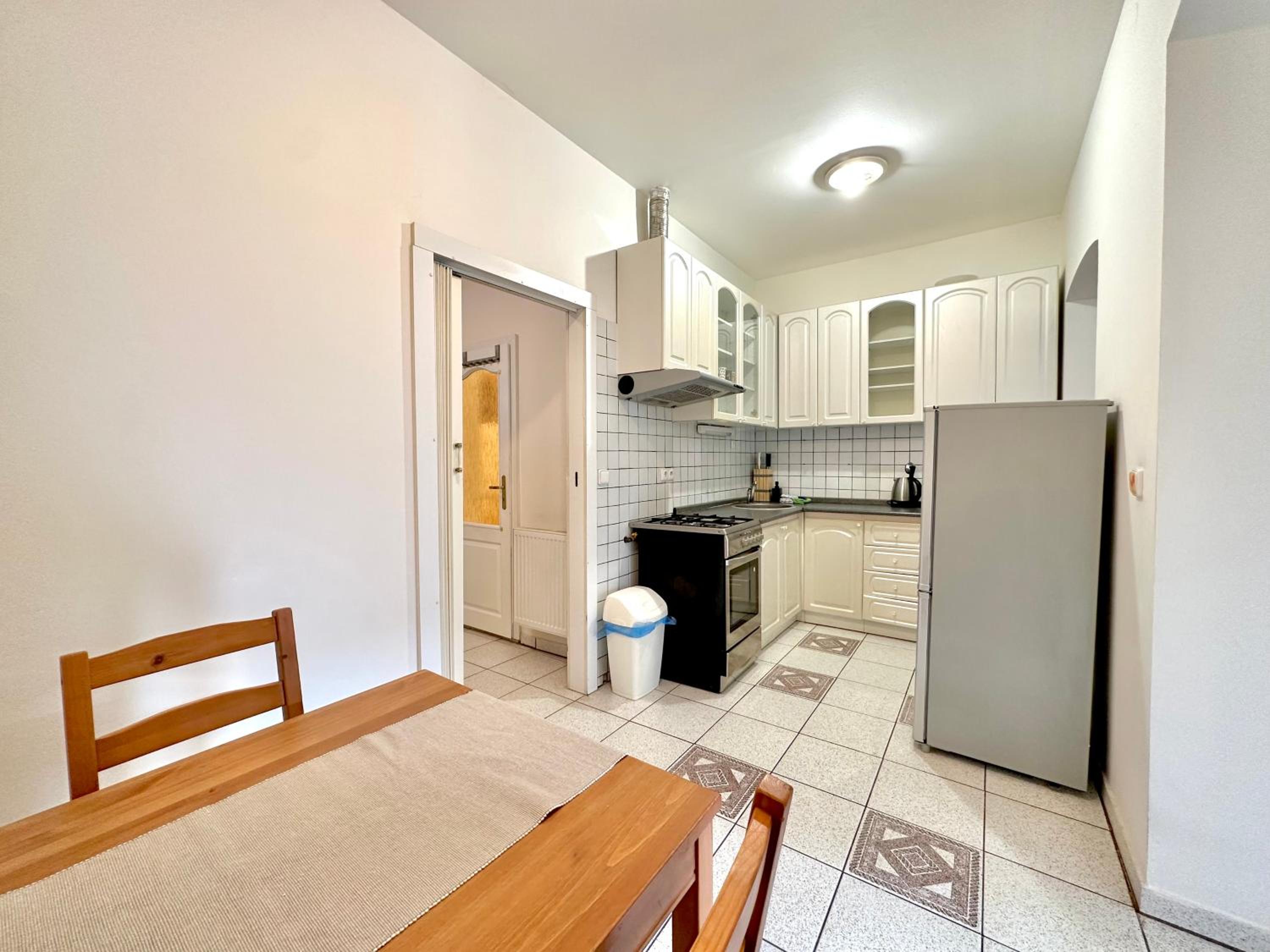 One-Bedroom Apartment - Photo 7