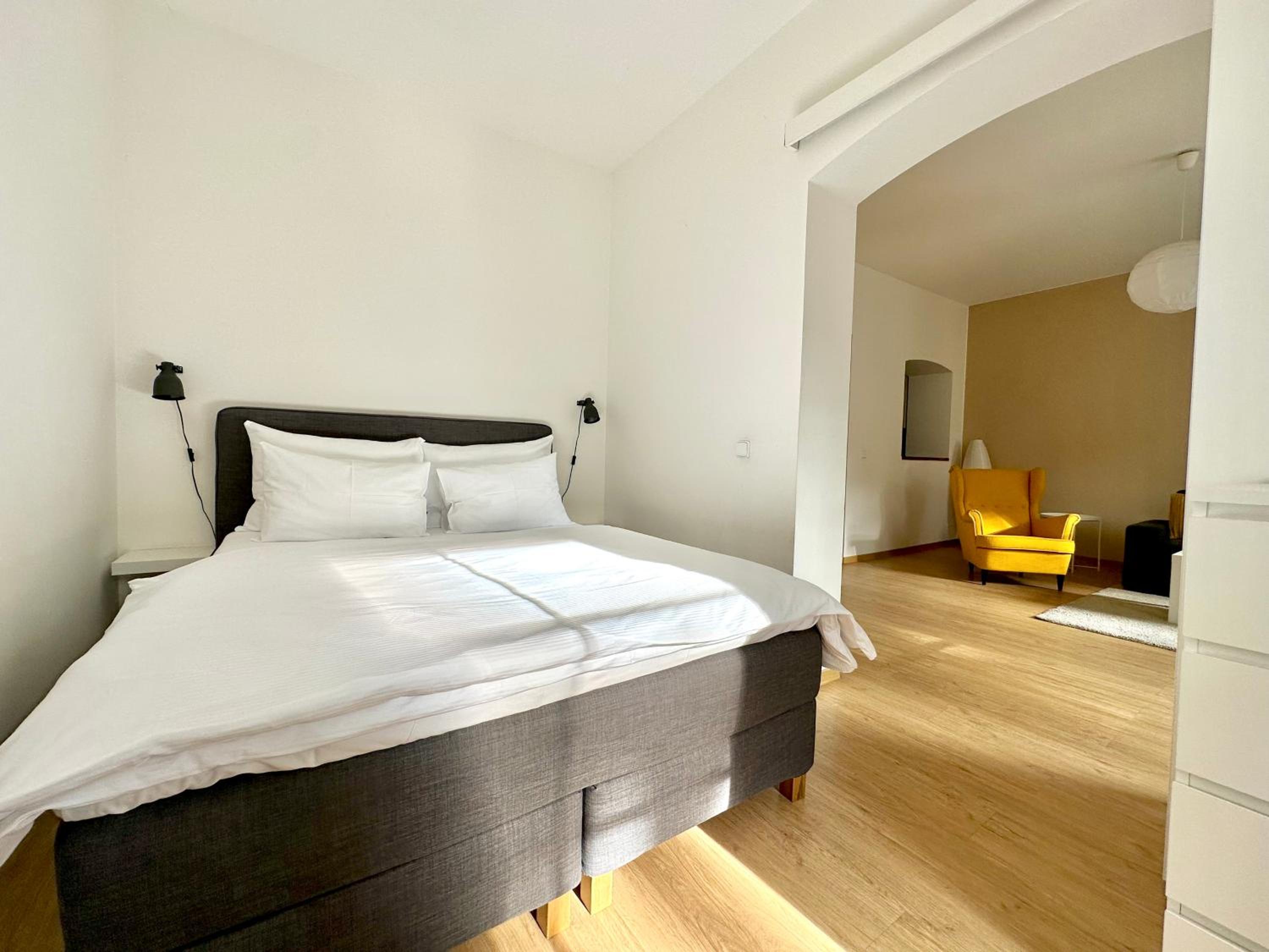 One-Bedroom Apartment - Photo 3