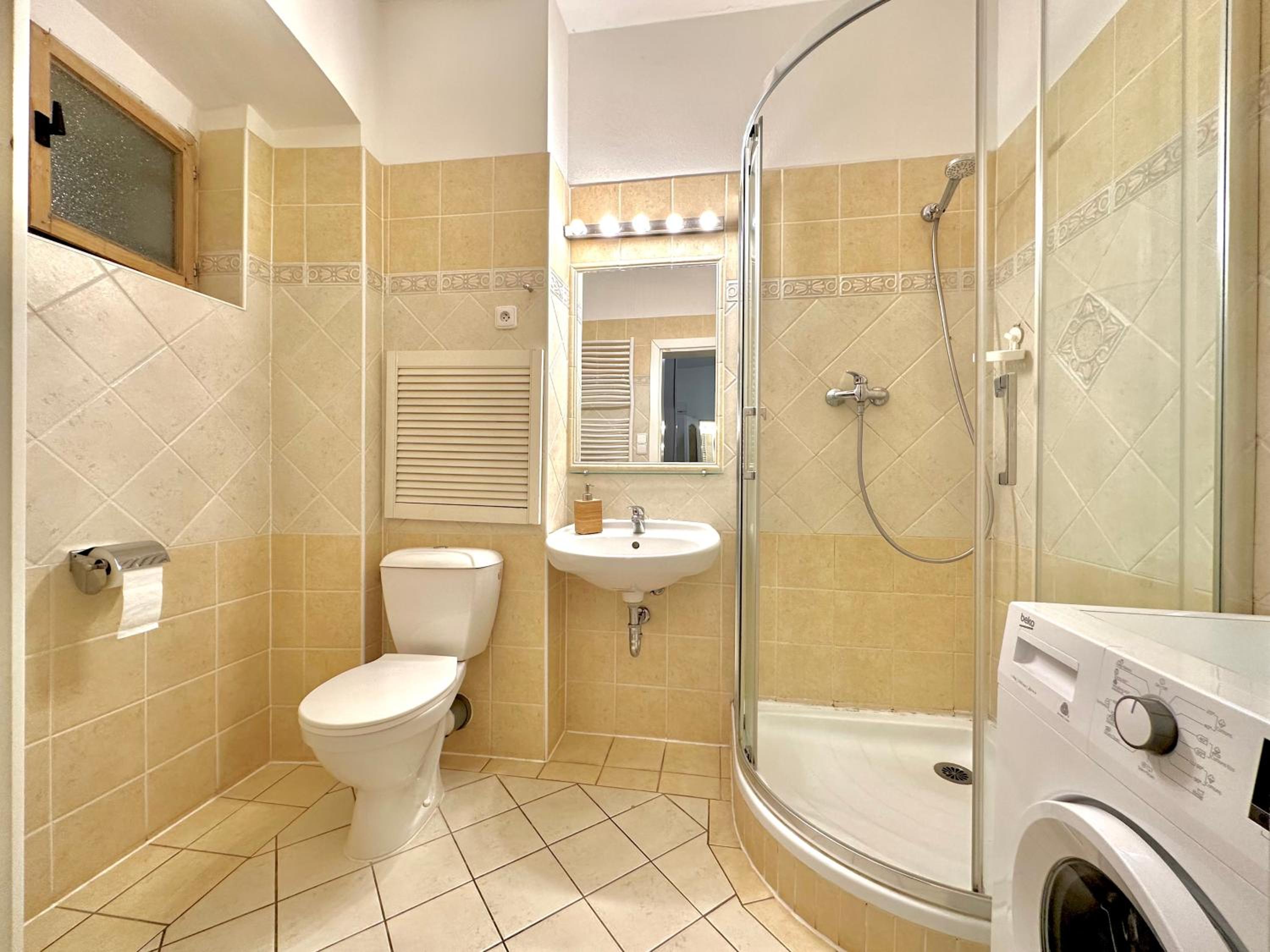 One-Bedroom Apartment - Photo 8