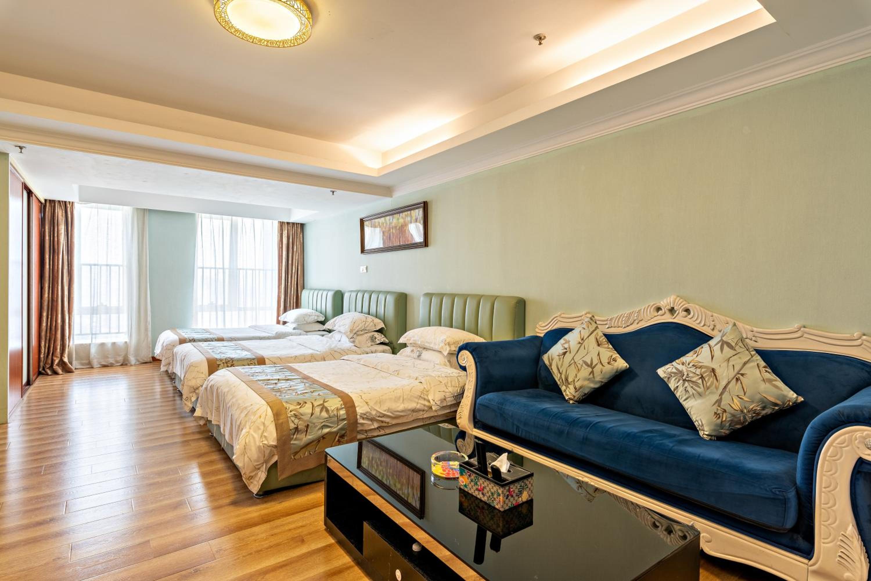 Standard Triple Room with City View - Photo 13