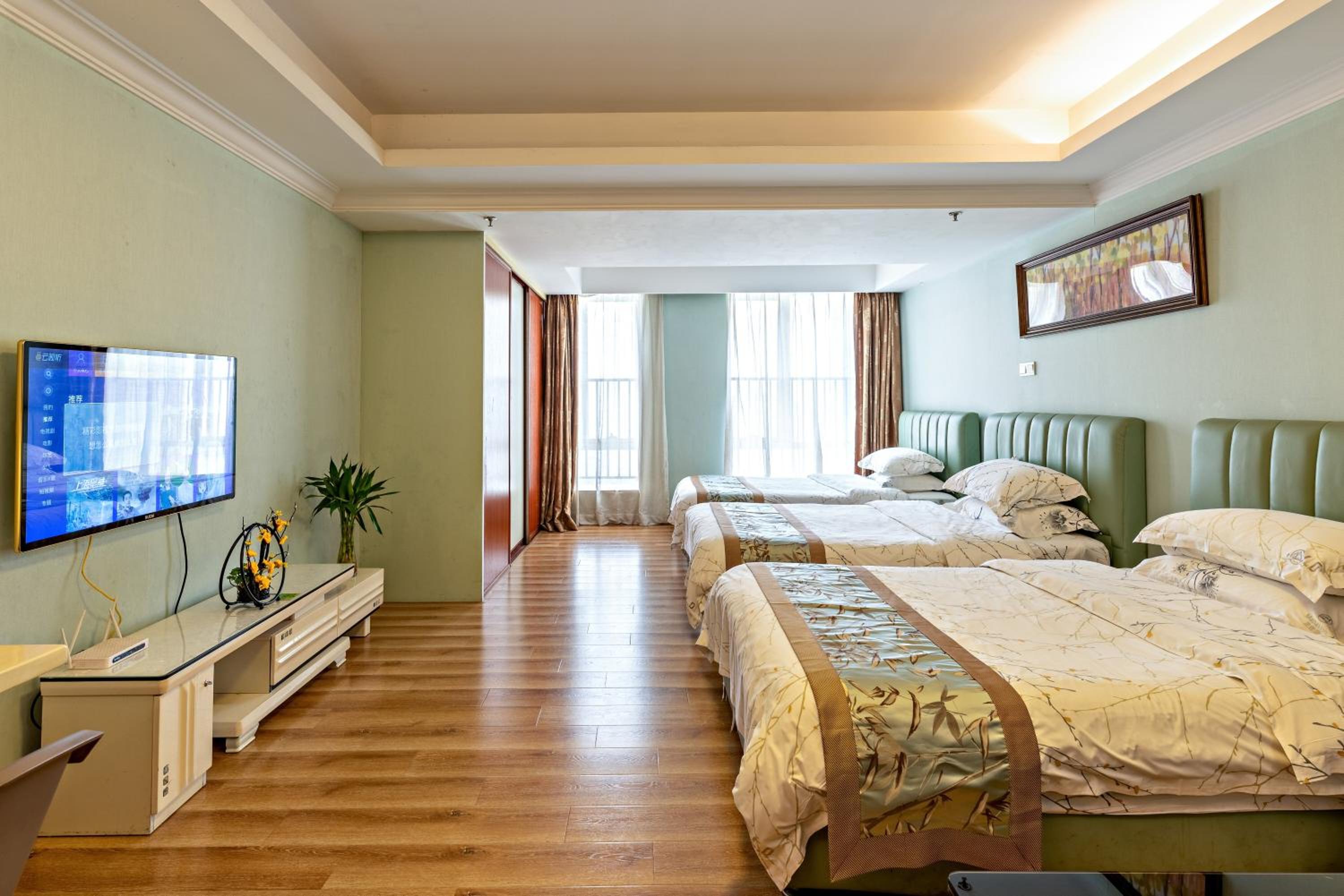 Standard Triple Room with City View - Photo 14