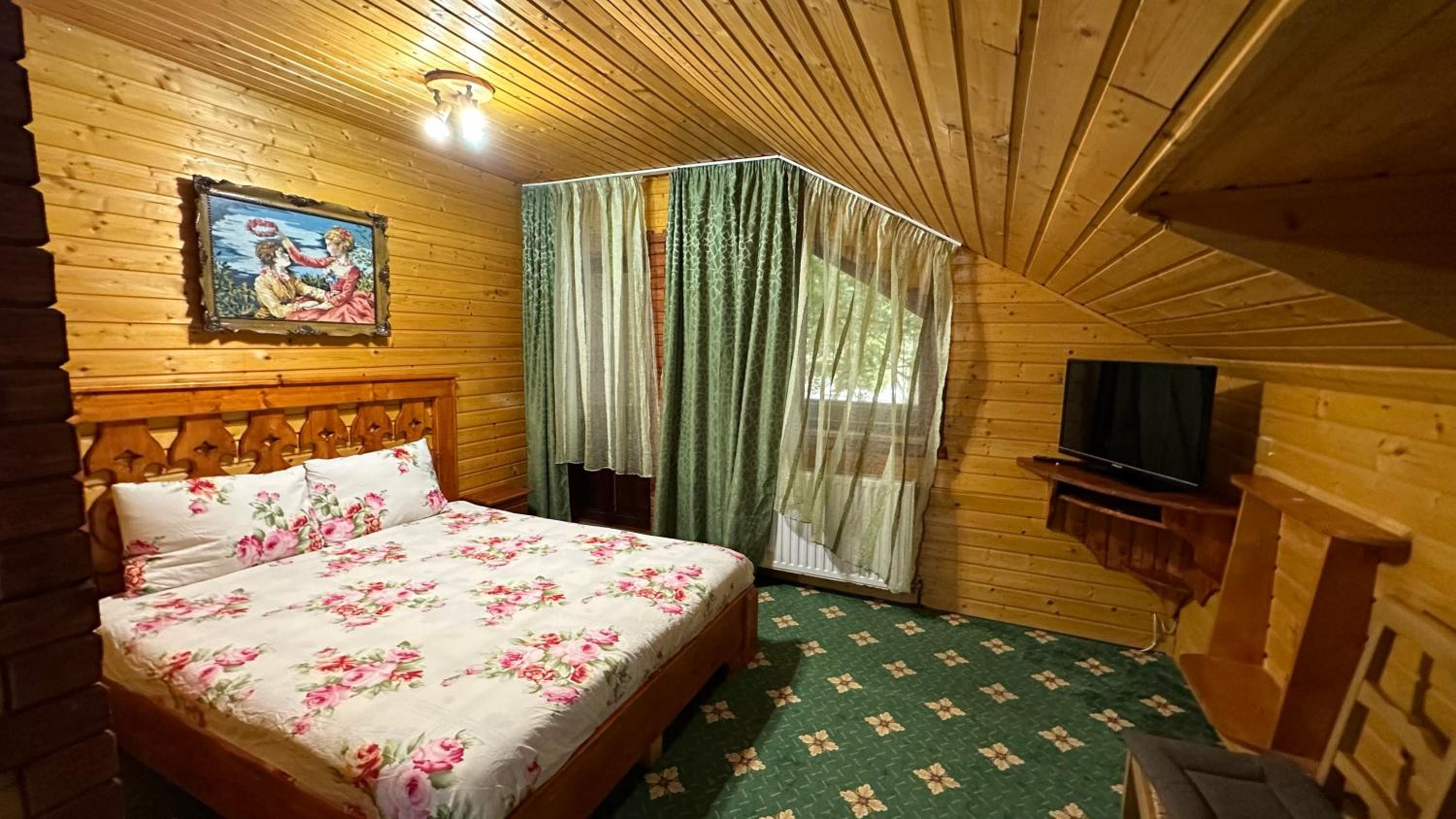 Family Room With Balcony photo 3